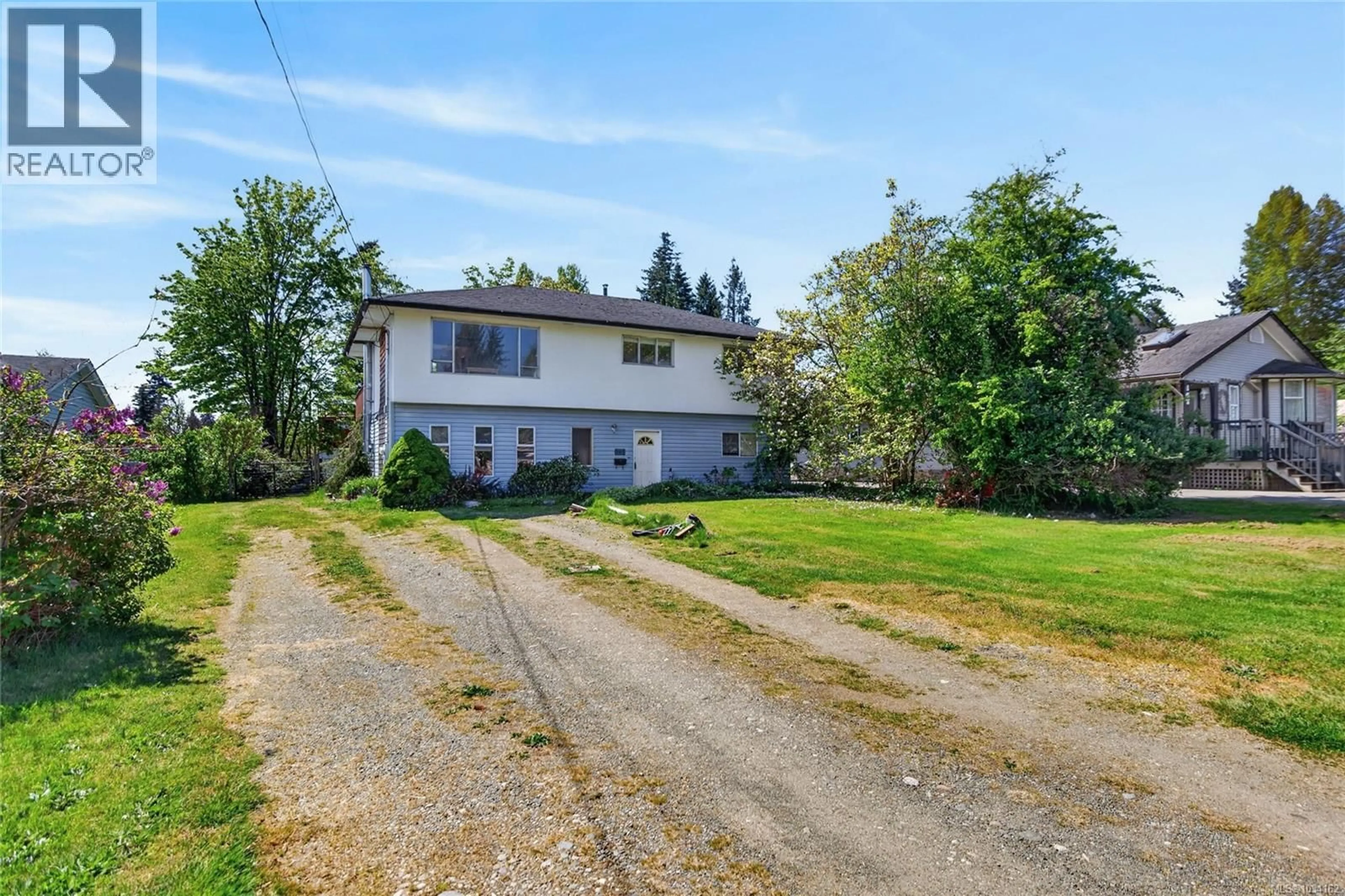 A pic from outside/outdoor area/front of a property/back of a property/a pic from drone, unknown for 161 LENNEA PLACE, Campbell River British Columbia V9H1G7