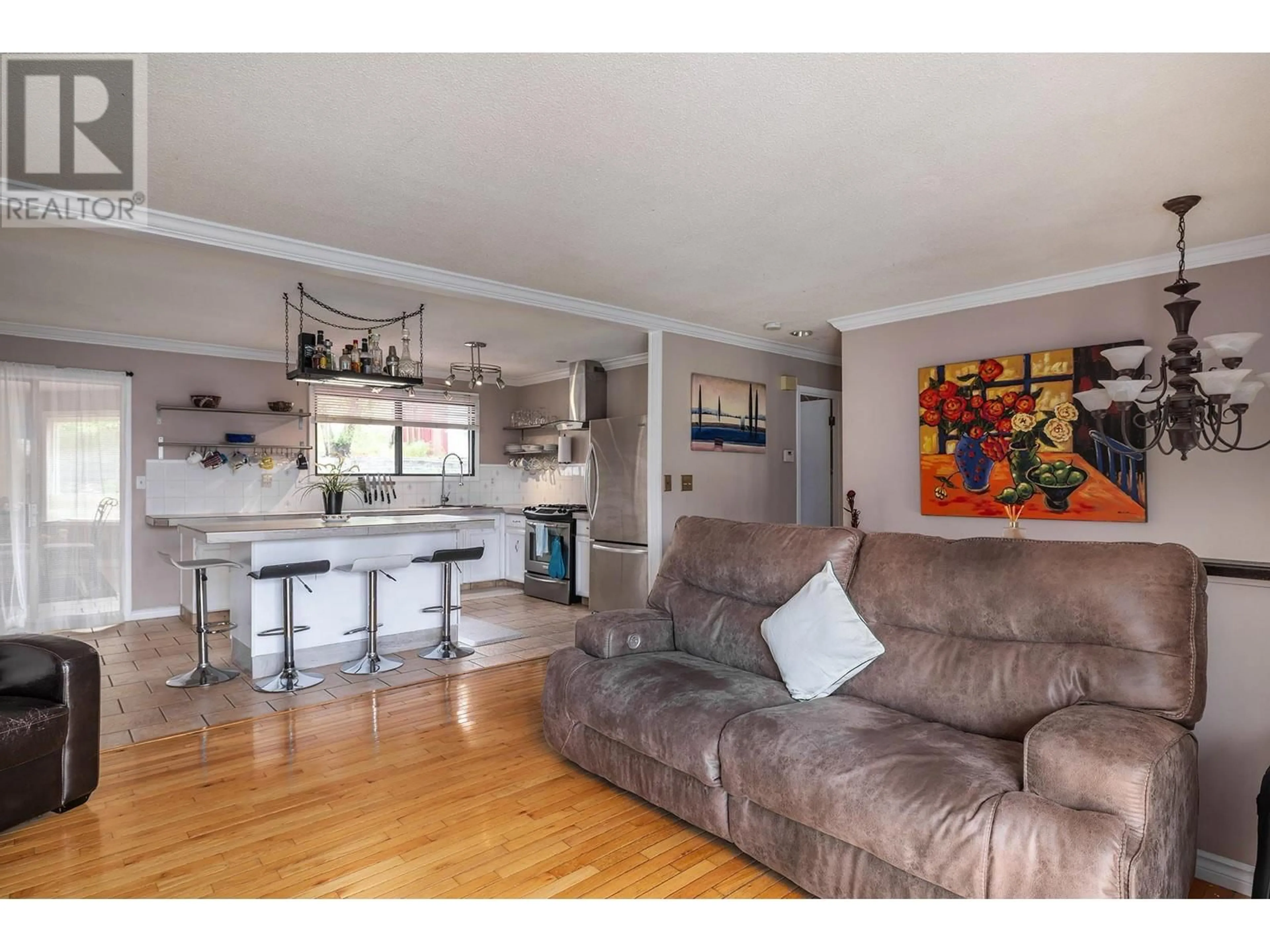 Open concept kitchen, wood/laminate floor for 435 BRIGHTON ROAD, Kelowna British Columbia V1X5K6