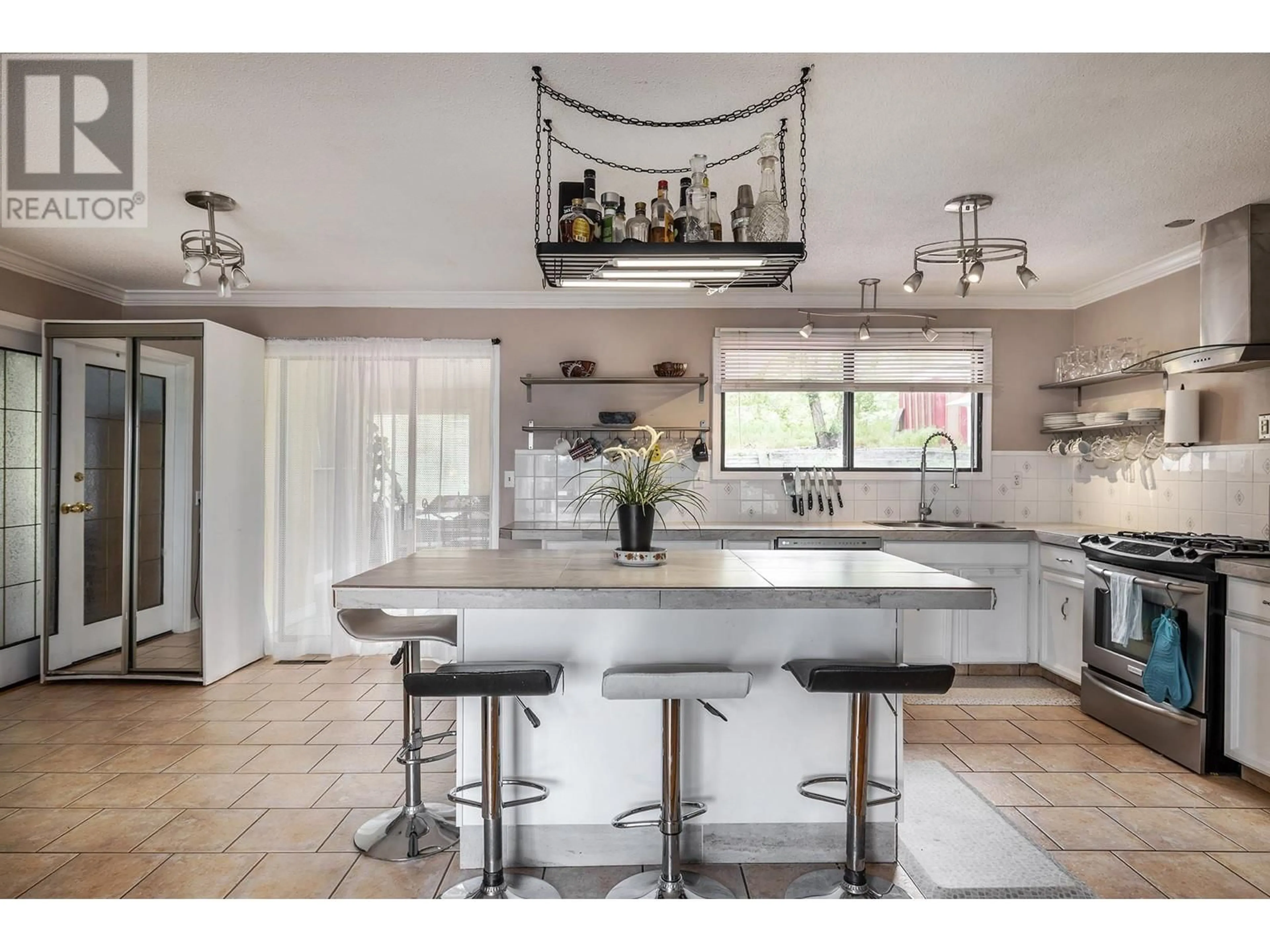 Contemporary kitchen, ceramic/tile floor for 435 BRIGHTON ROAD, Kelowna British Columbia V1X5K6