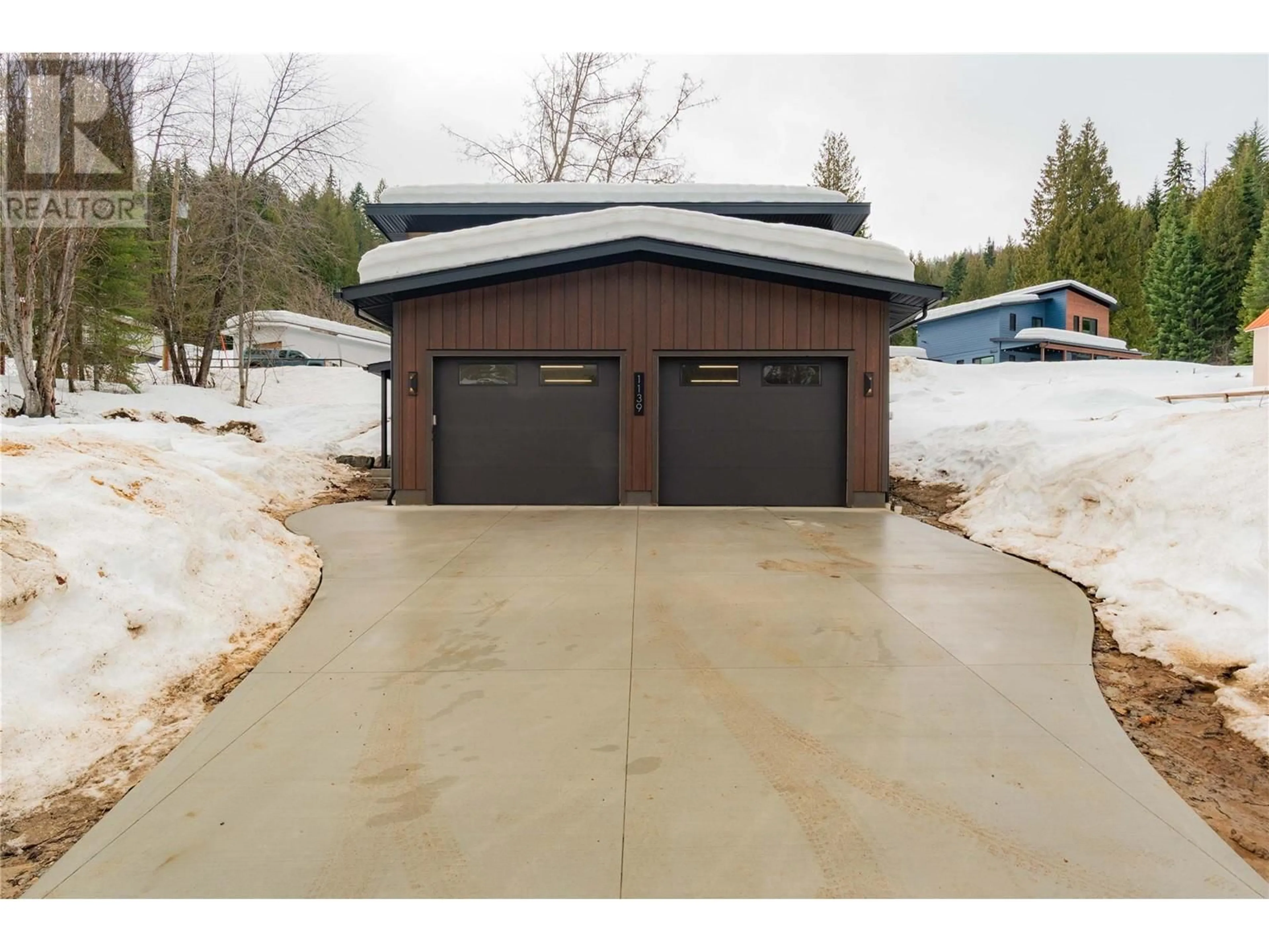 Indoor garage for 1139 BLACK BEAR DRIVE, Rossland British Columbia V0G1Y0