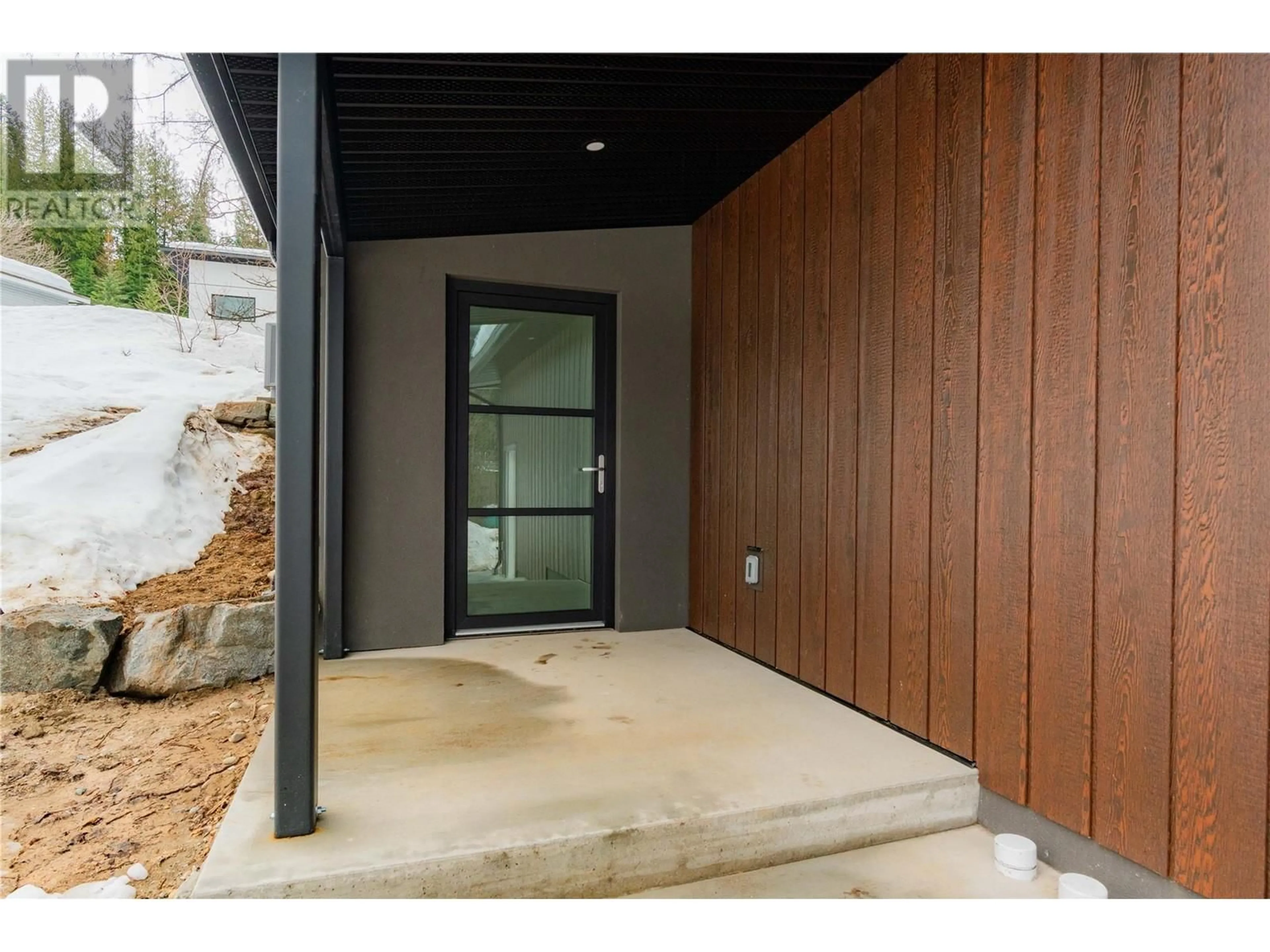 Indoor entryway for 1139 BLACK BEAR DRIVE, Rossland British Columbia V0G1Y0