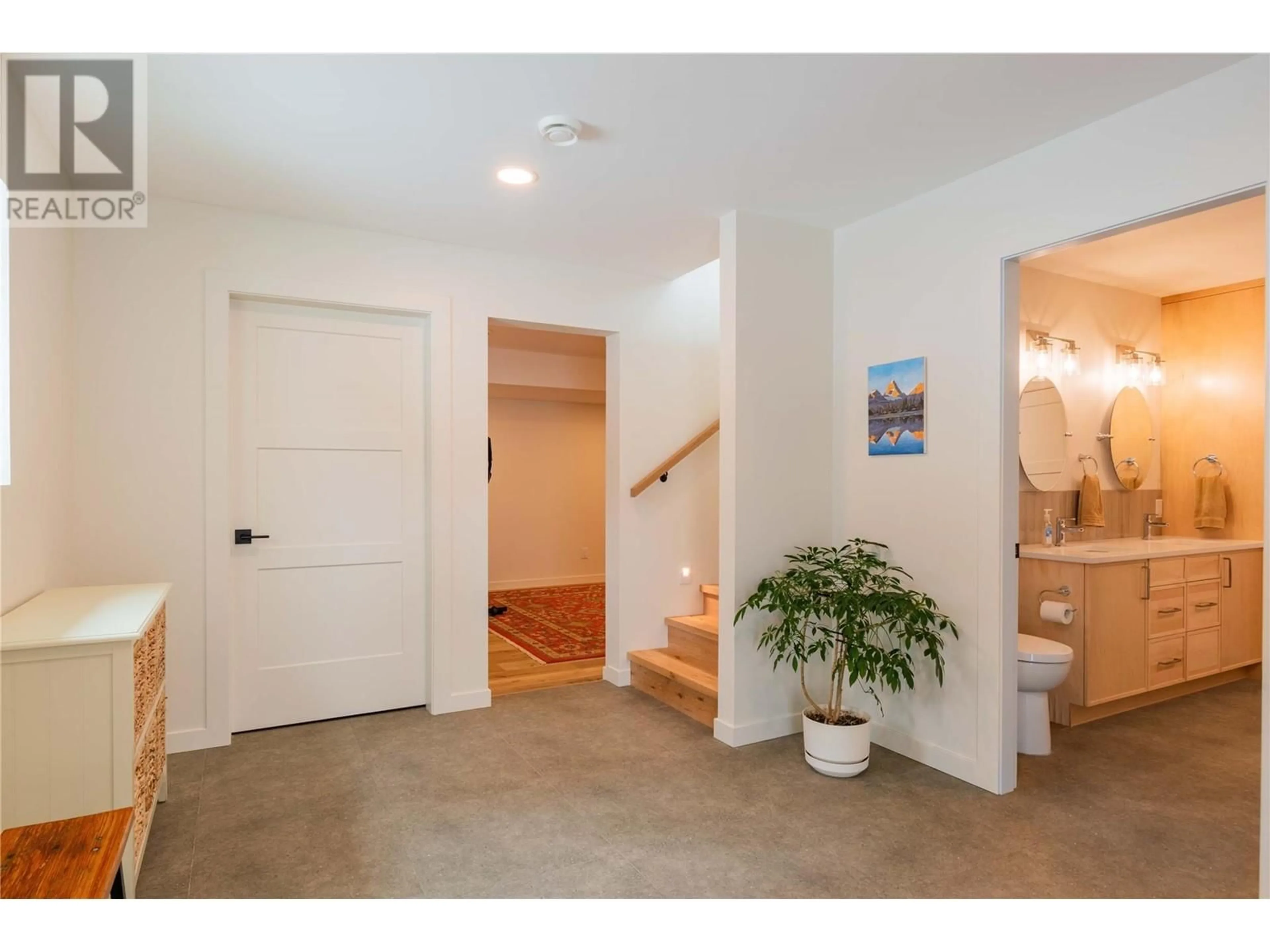 Indoor entryway for 1139 BLACK BEAR DRIVE, Rossland British Columbia V0G1Y0