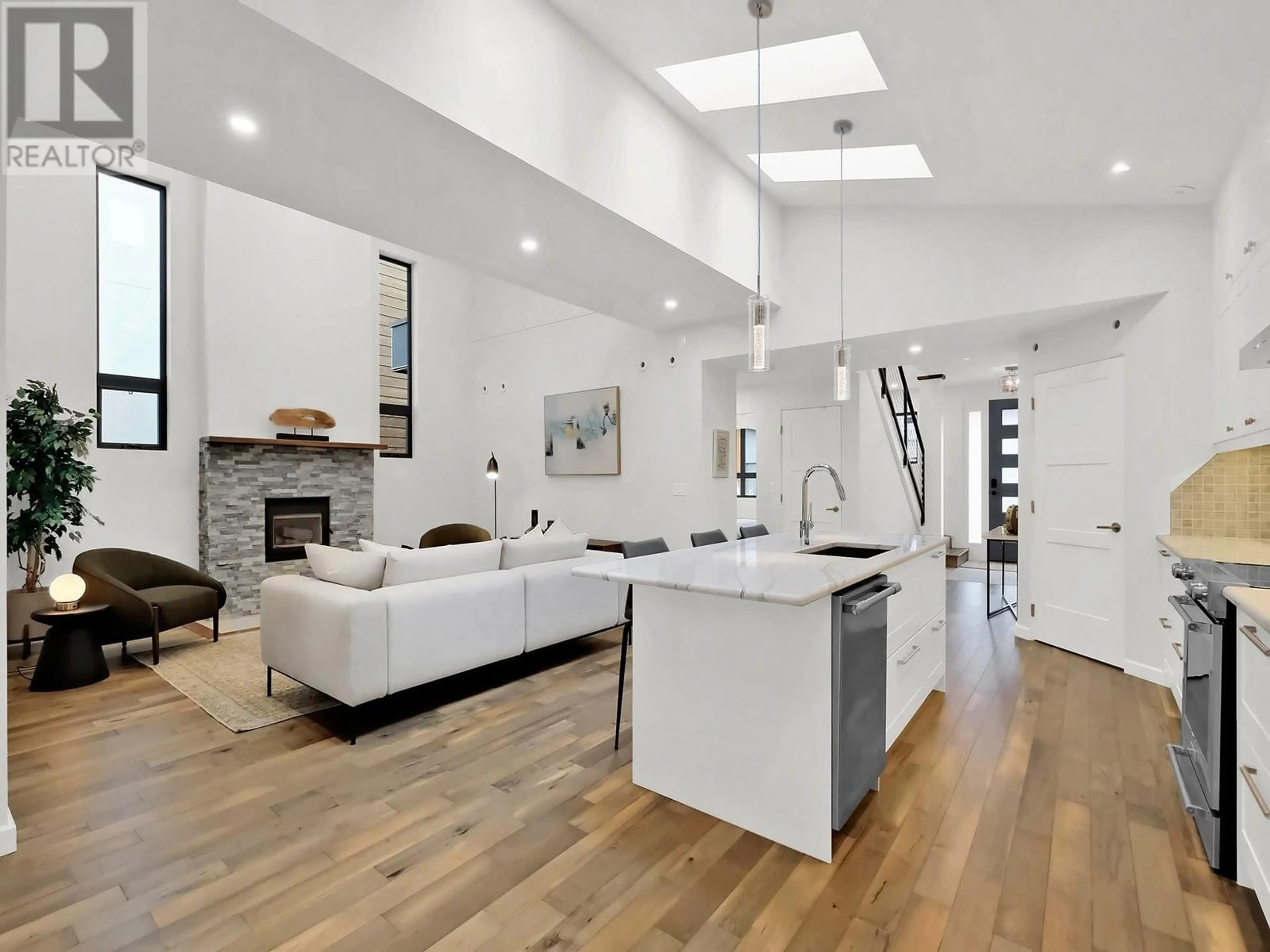 Open concept kitchen, unknown for 700 CHURCHILL AVENUE, Penticton British Columbia V2A1E1