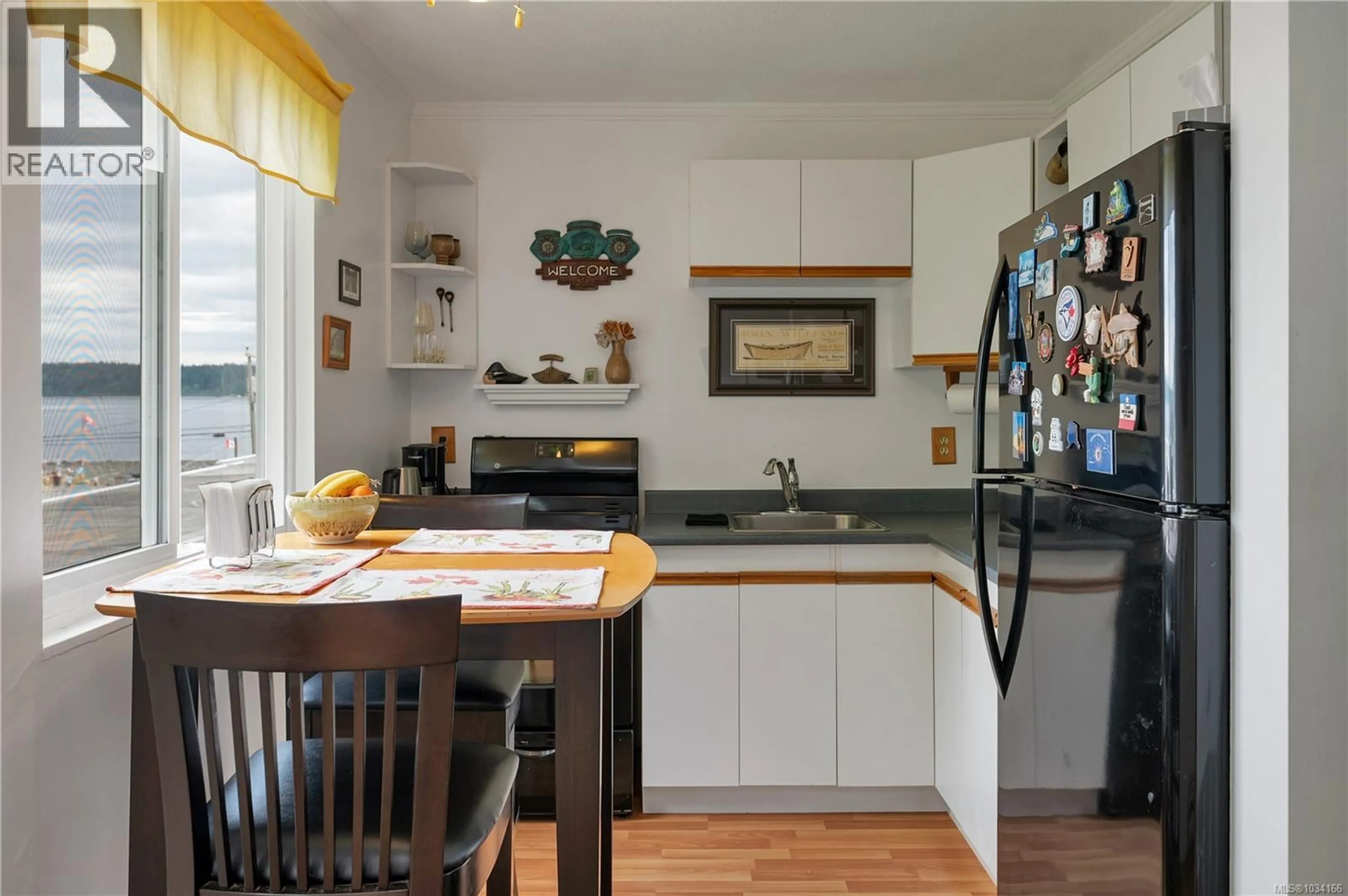 Standard kitchen, unknown for 31 - 940 ISLAND HIGHWAY SOUTH, Campbell River British Columbia V9W1B1