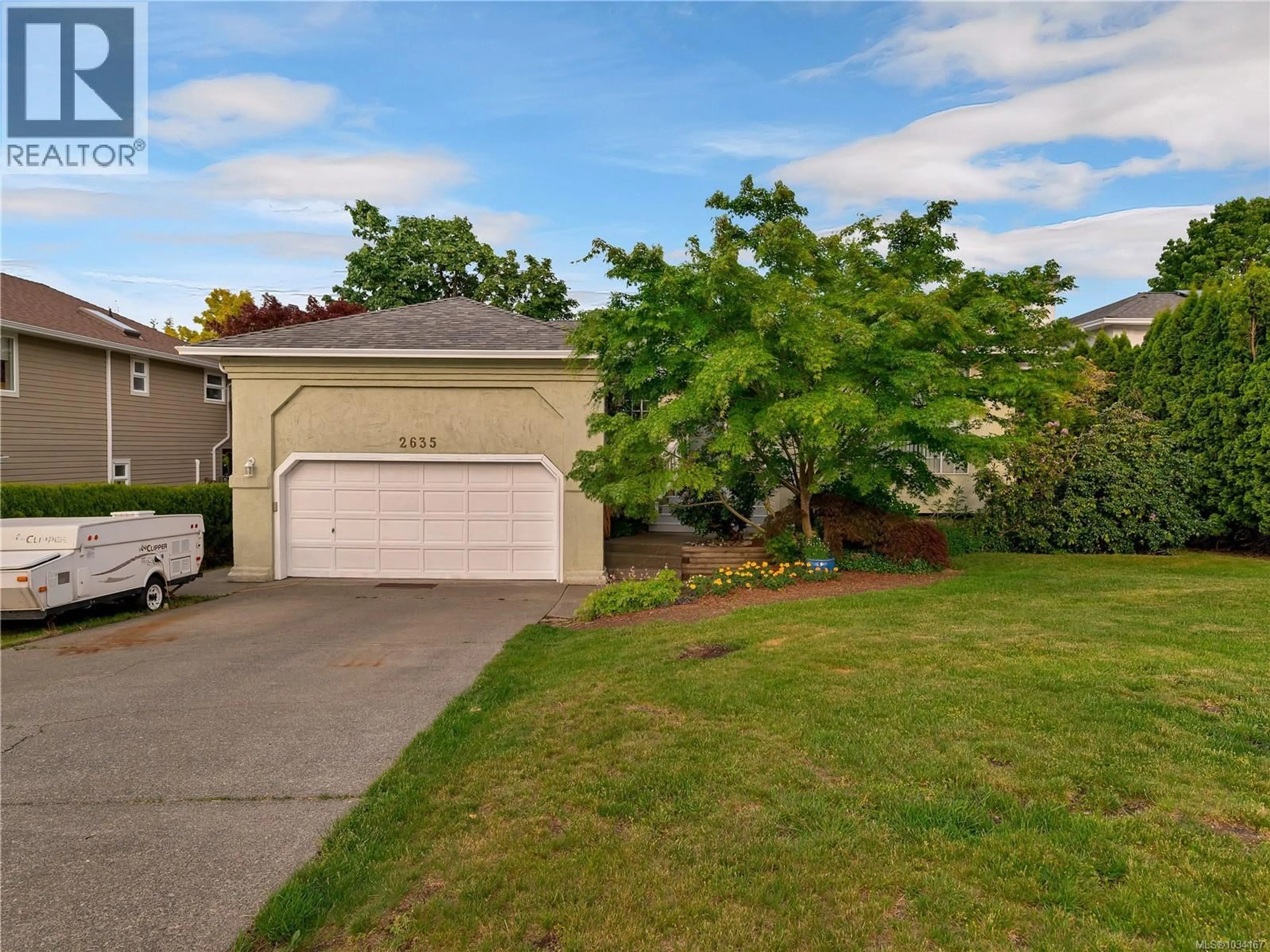 A pic from outside/outdoor area/front of a property/back of a property/a pic from drone, street for 2635 SEYMOUR PLACE, Campbell River British Columbia V9H1S3