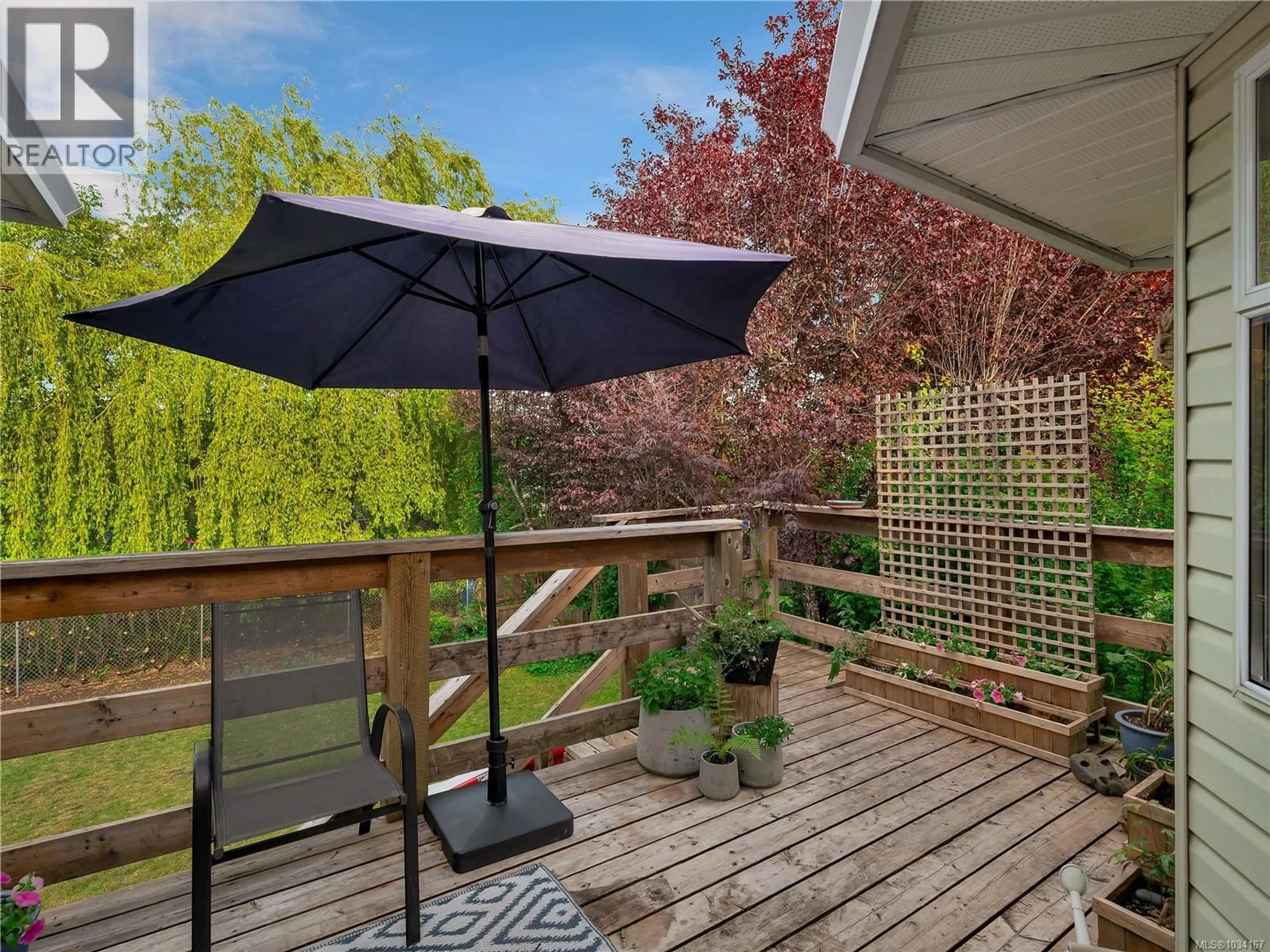 Patio, water/lake/river/ocean view for 2635 SEYMOUR PLACE, Campbell River British Columbia V9H1S3