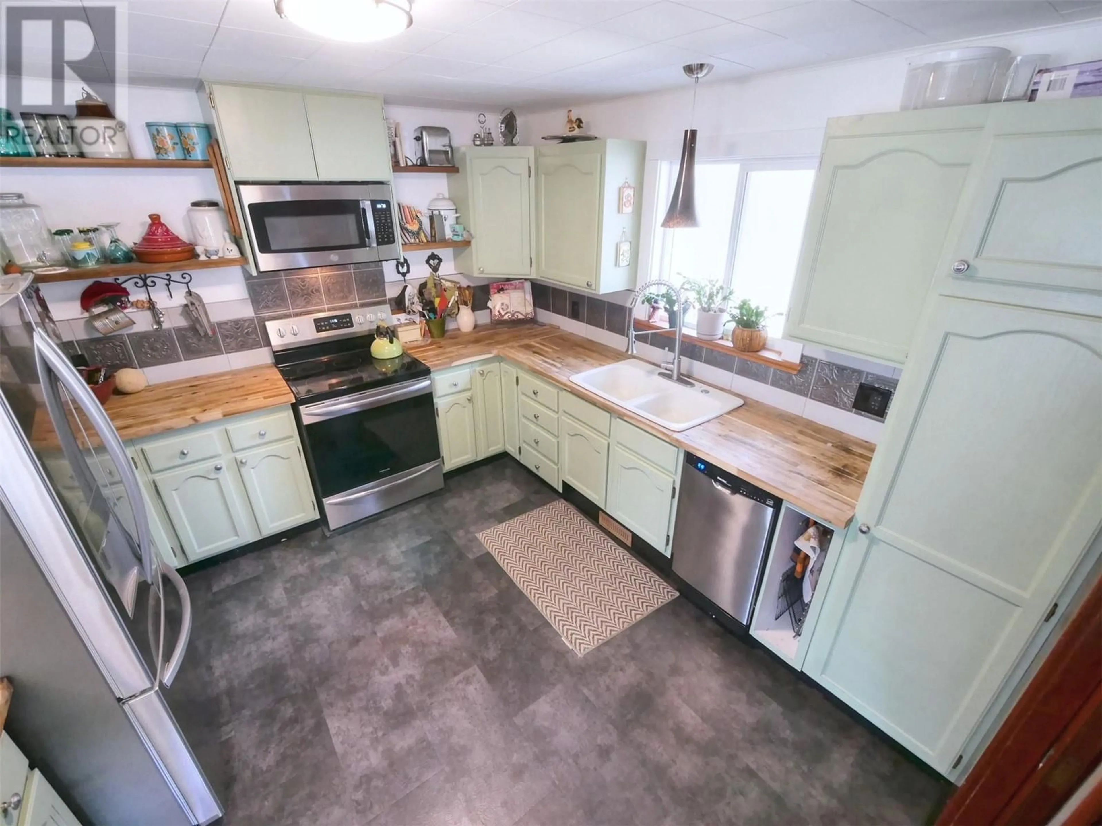 Open concept kitchen, unknown for 819 GLEN DRIVE, Trail British Columbia V1R1B5