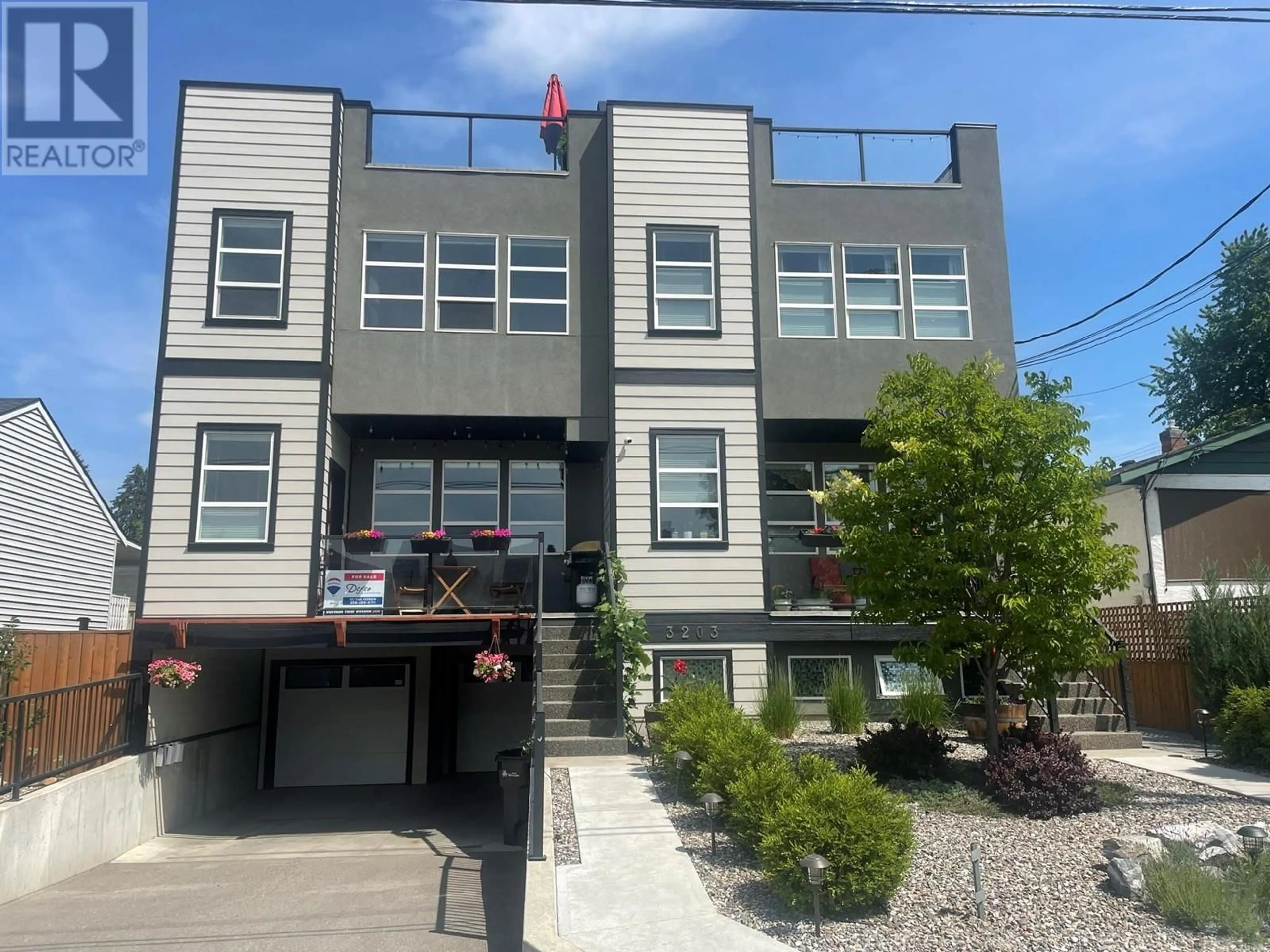 Home with vinyl exterior material, street for B - 3203 25 STREET, Vernon British Columbia V1T4R4