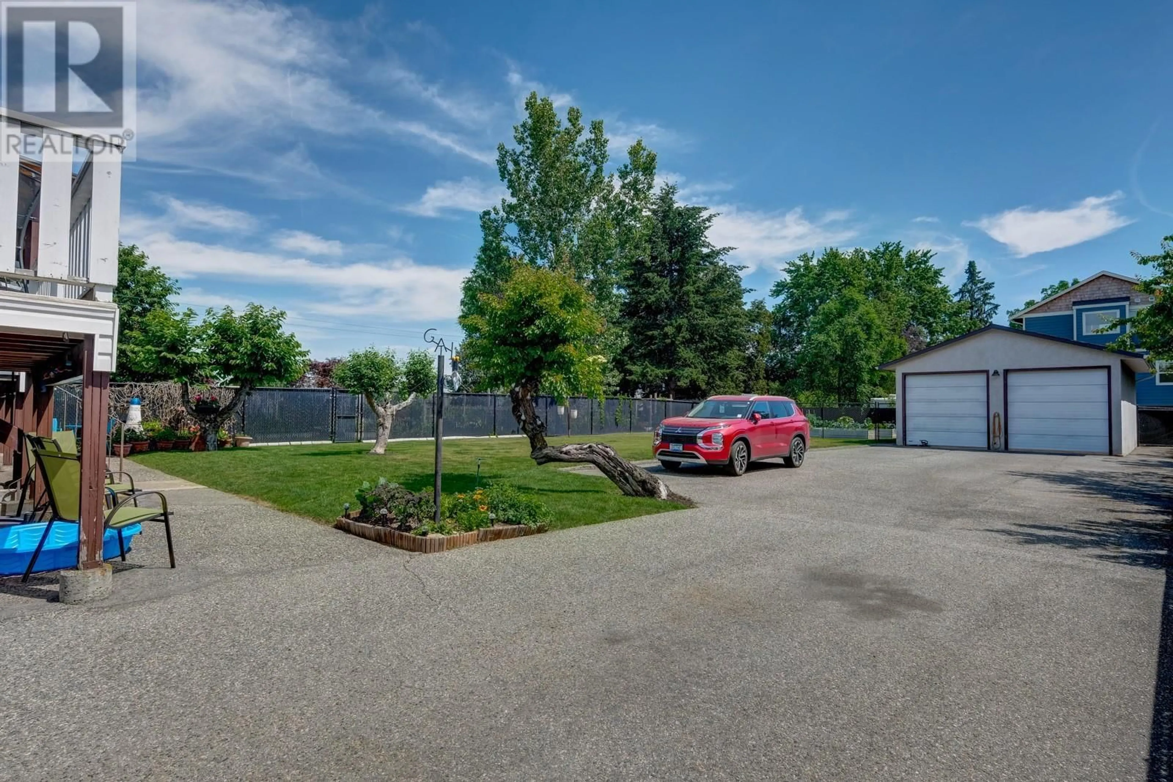 A pic from outside/outdoor area/front of a property/back of a property/a pic from drone, street for 3029 GORDON DRIVE, Kelowna British Columbia V1W3R1