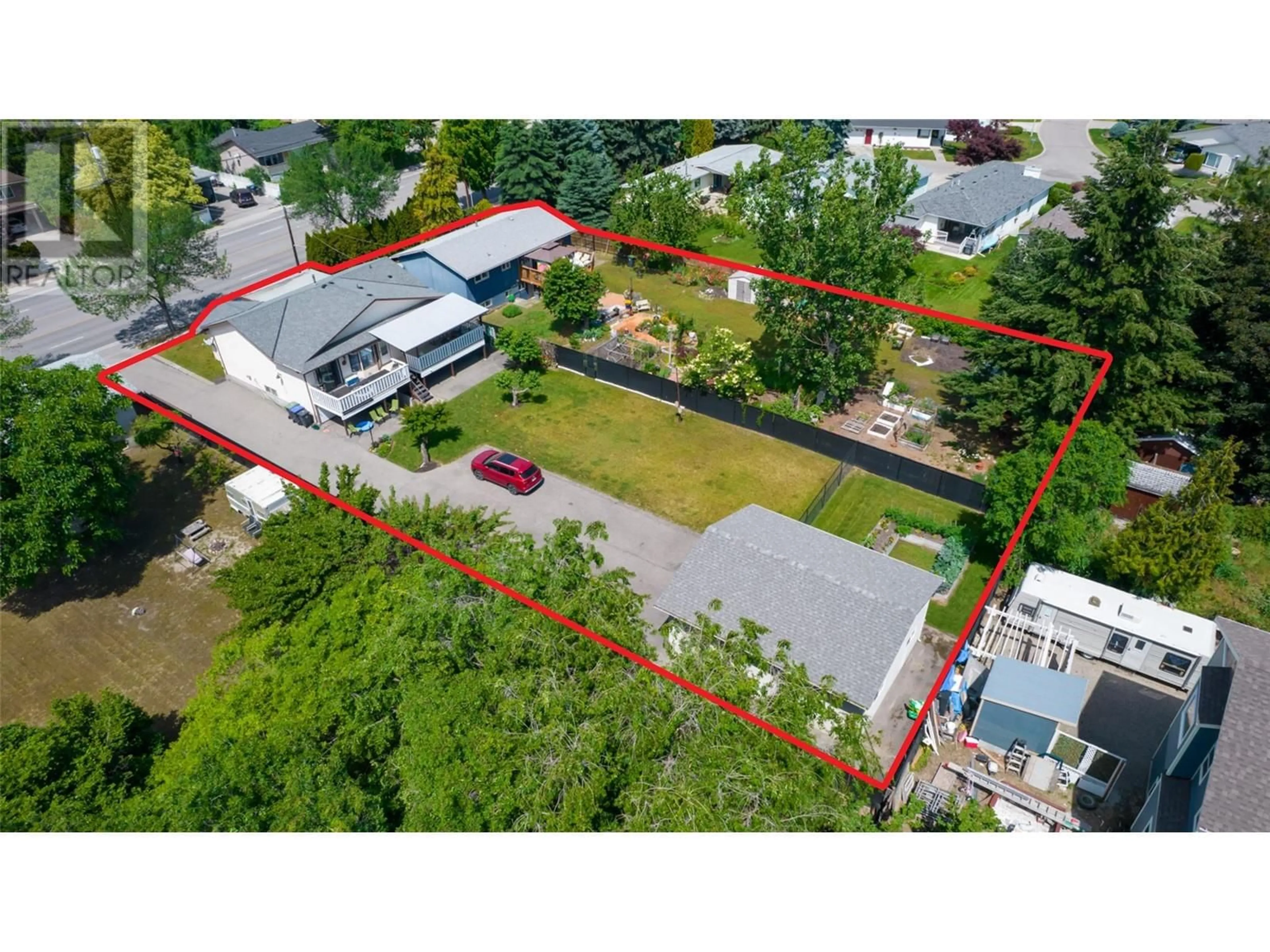 A pic from outside/outdoor area/front of a property/back of a property/a pic from drone, street for 3029 GORDON DRIVE, Kelowna British Columbia V1W3R1