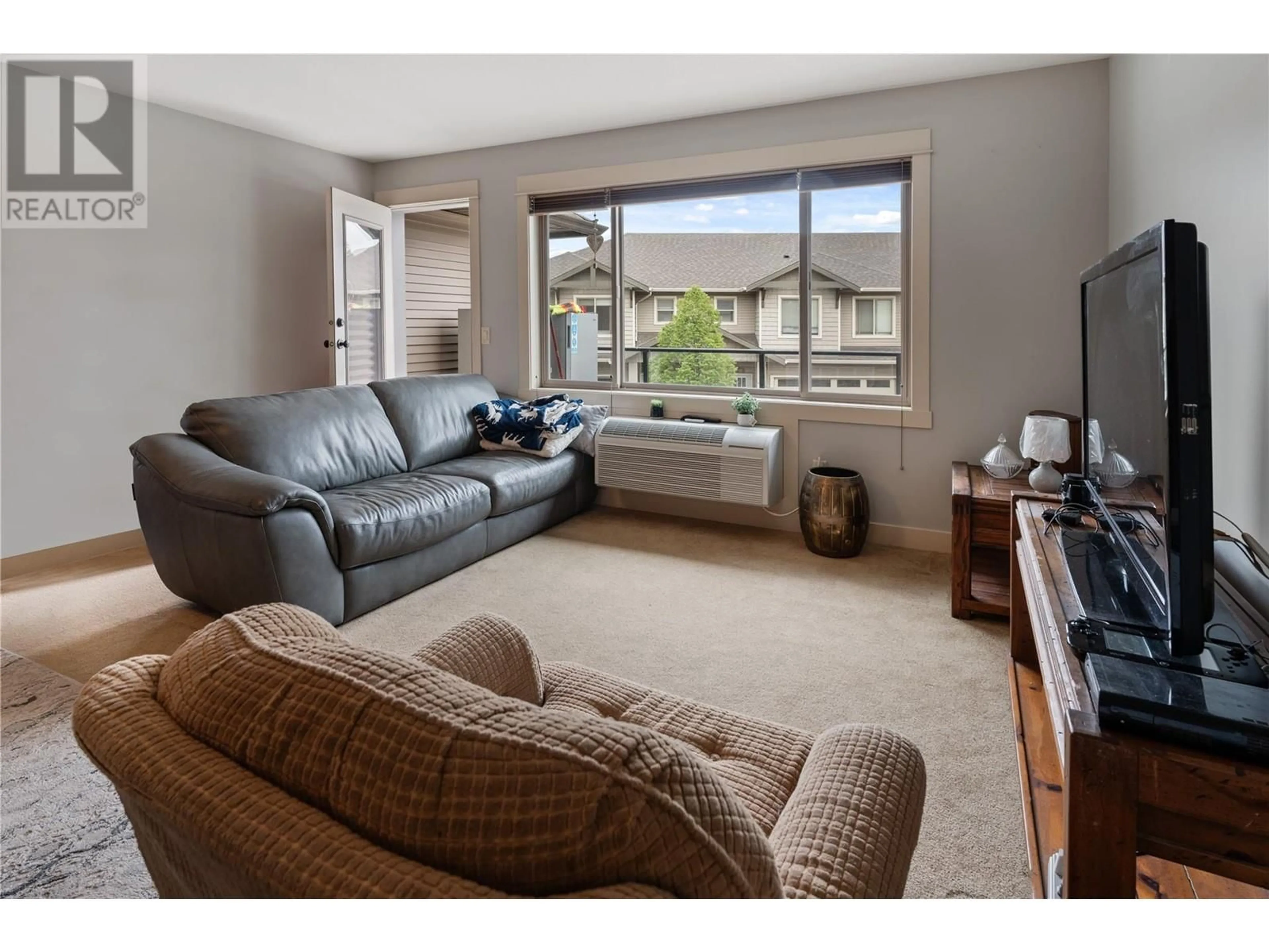 Living room with furniture, unknown for 406 - 3350 WOODSDALE ROAD, Lake Country British Columbia V4V2R7