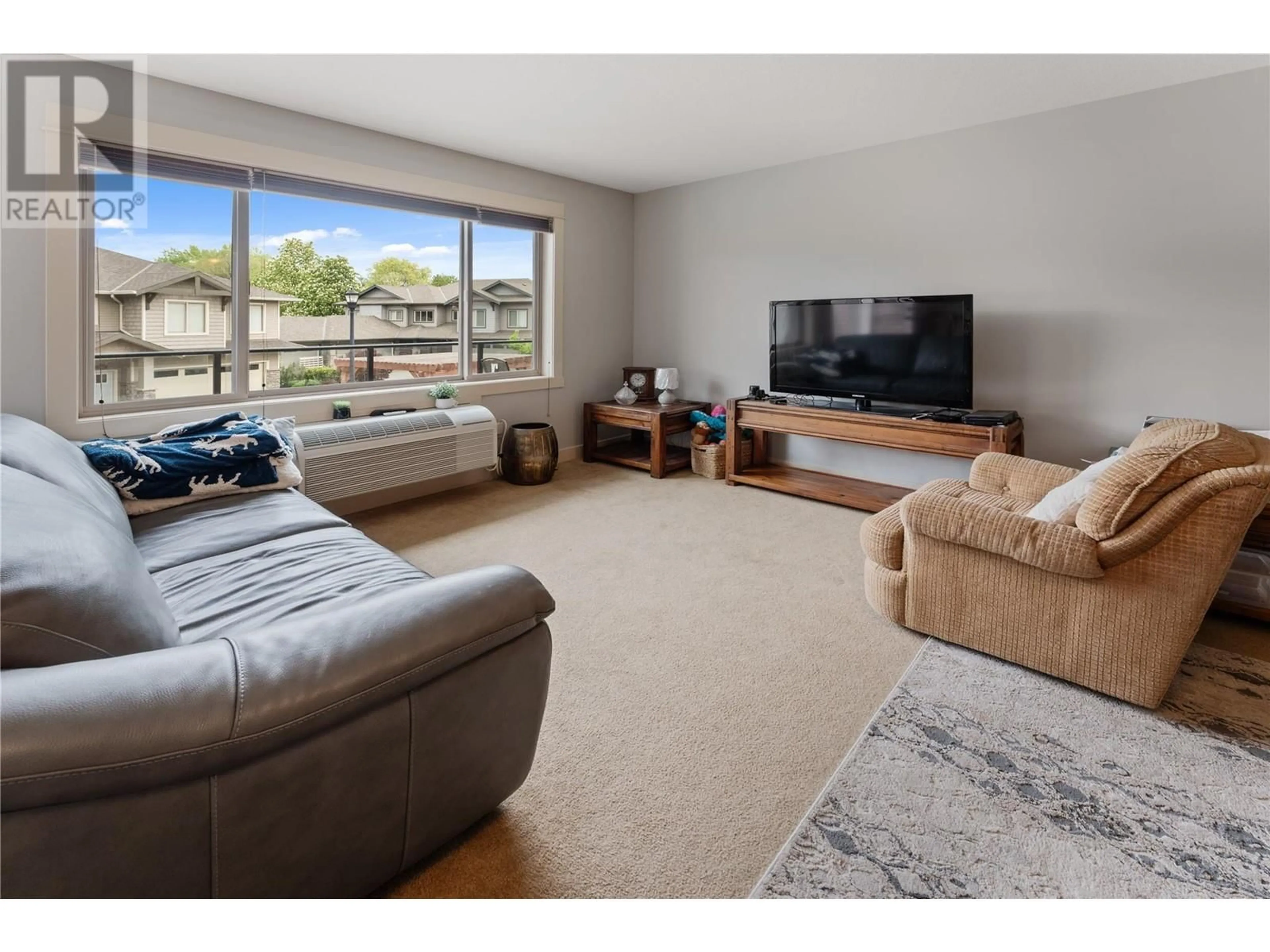 Living room with furniture, unknown for 406 - 3350 WOODSDALE ROAD, Lake Country British Columbia V4V2R7