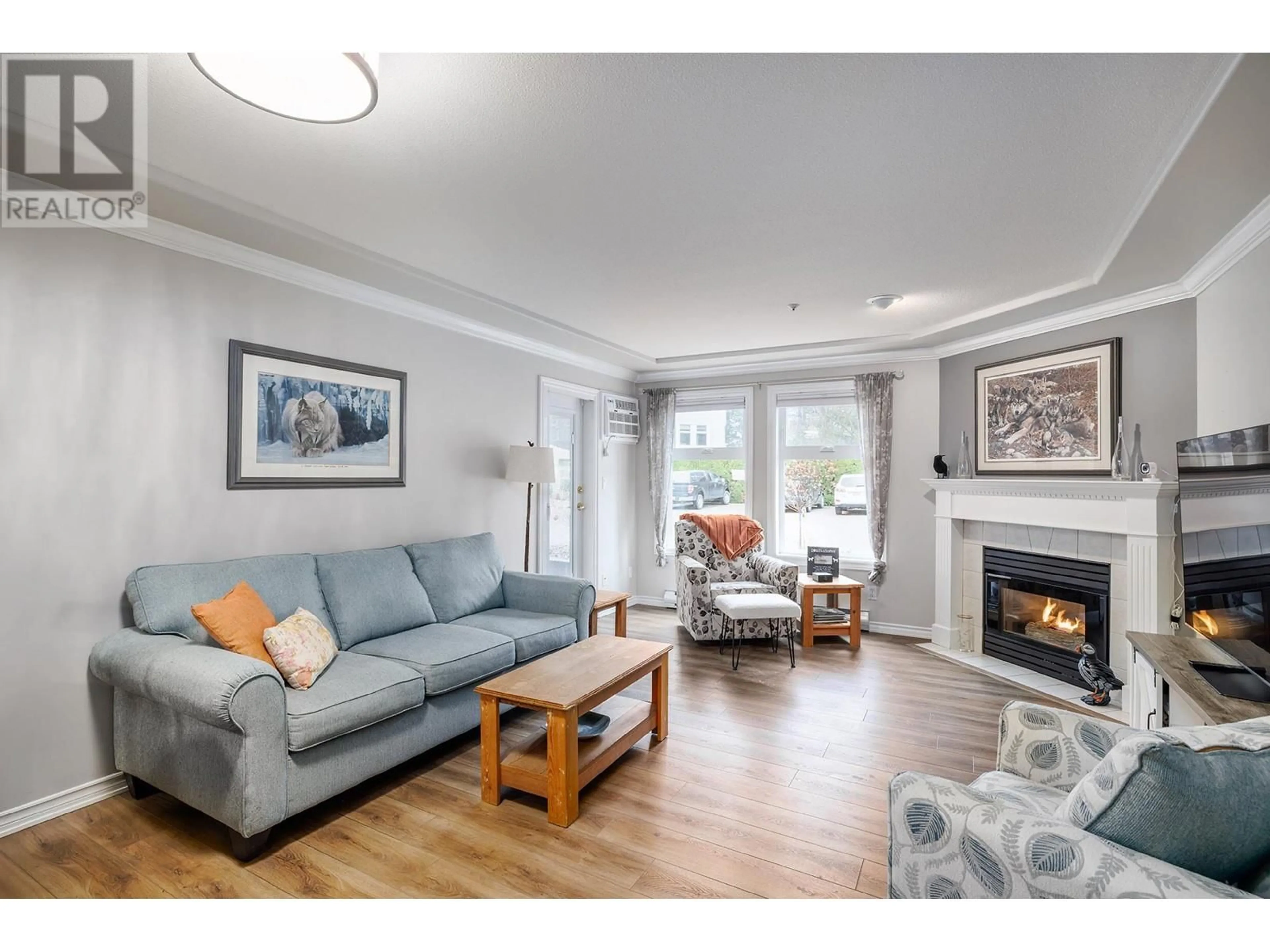 Living room with furniture, wood/laminate floor for 112 - 3300 CENTENNIAL DRIVE, Vernon British Columbia V1T9M5