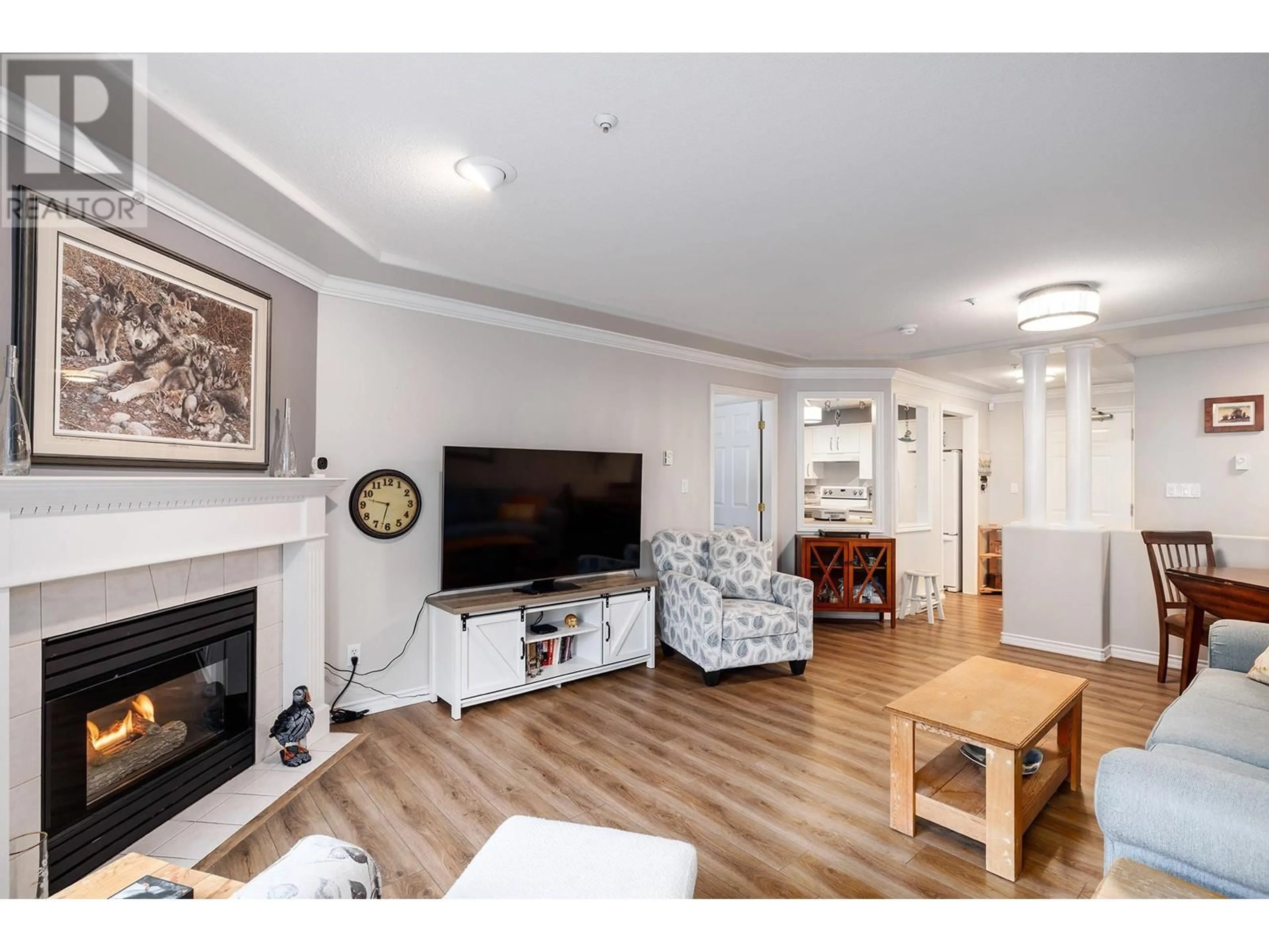 Living room with furniture, wood/laminate floor for 112 - 3300 CENTENNIAL DRIVE, Vernon British Columbia V1T9M5