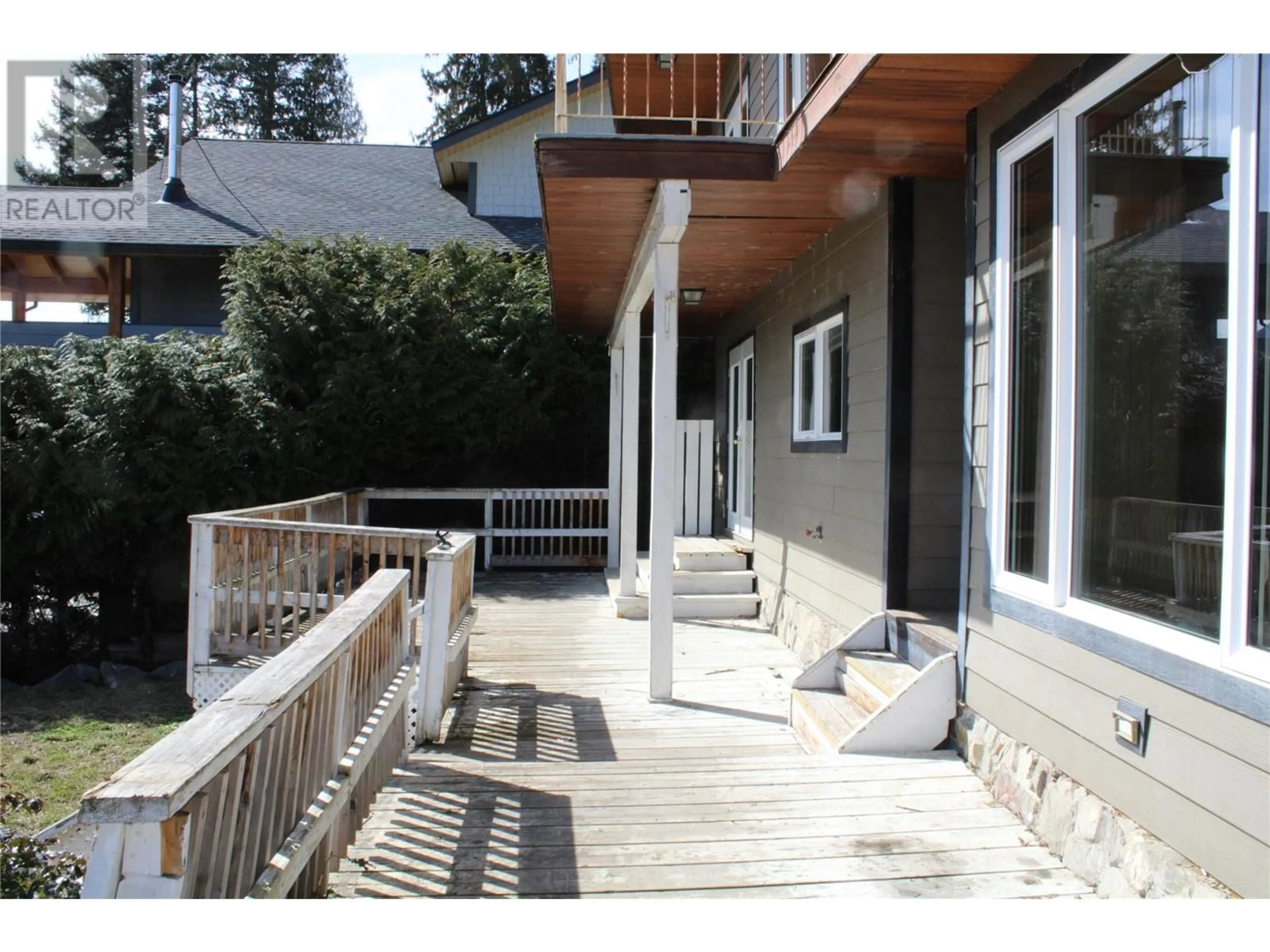 Patio, unknown for 3003 SQUILAX-ANGLEMONT ROAD, Lee Creek British Columbia V0E1M4