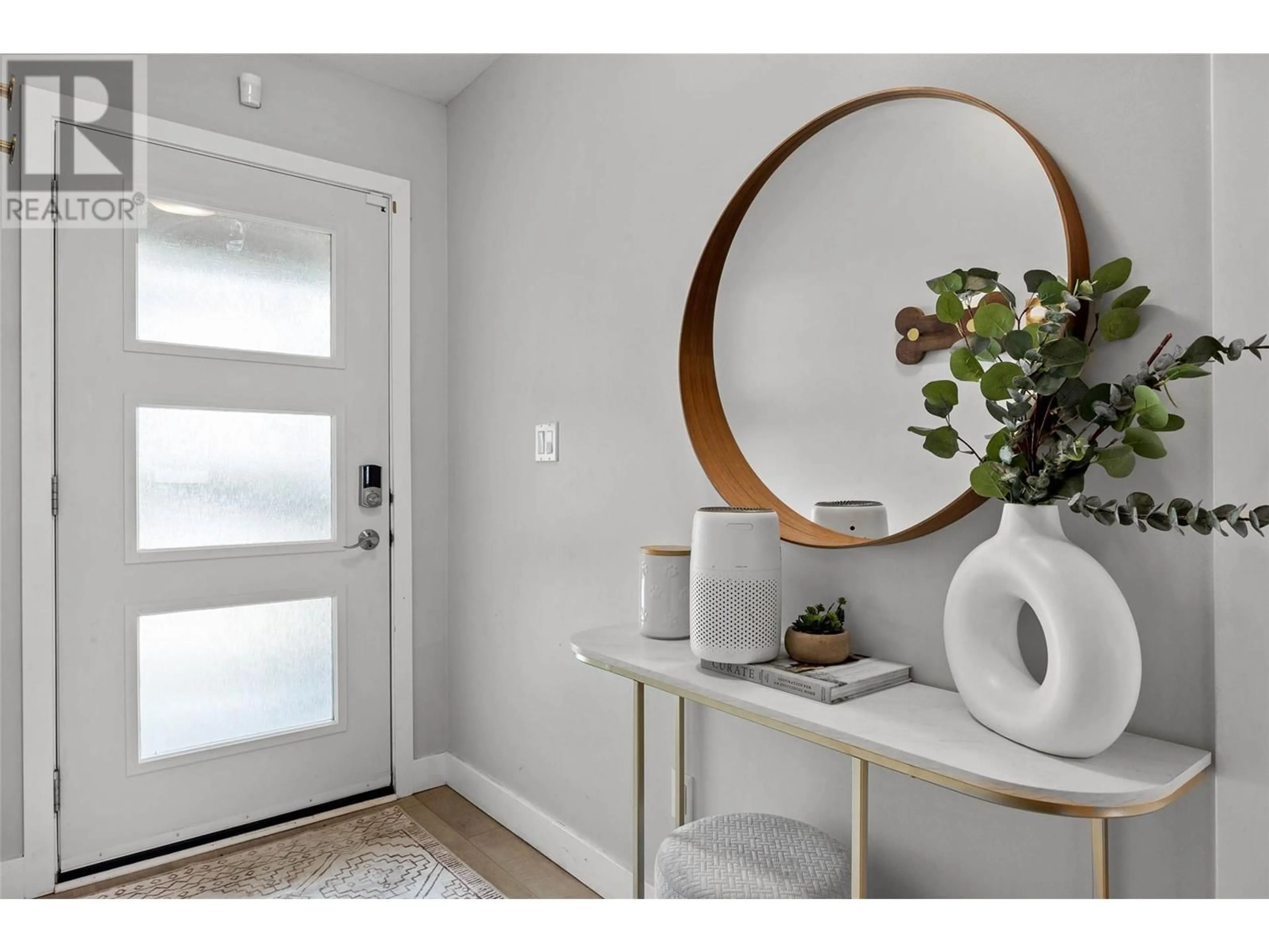 Indoor entryway for 1 - 1940 HILLSIDE DRIVE, Kamloops British Columbia V2E2T3