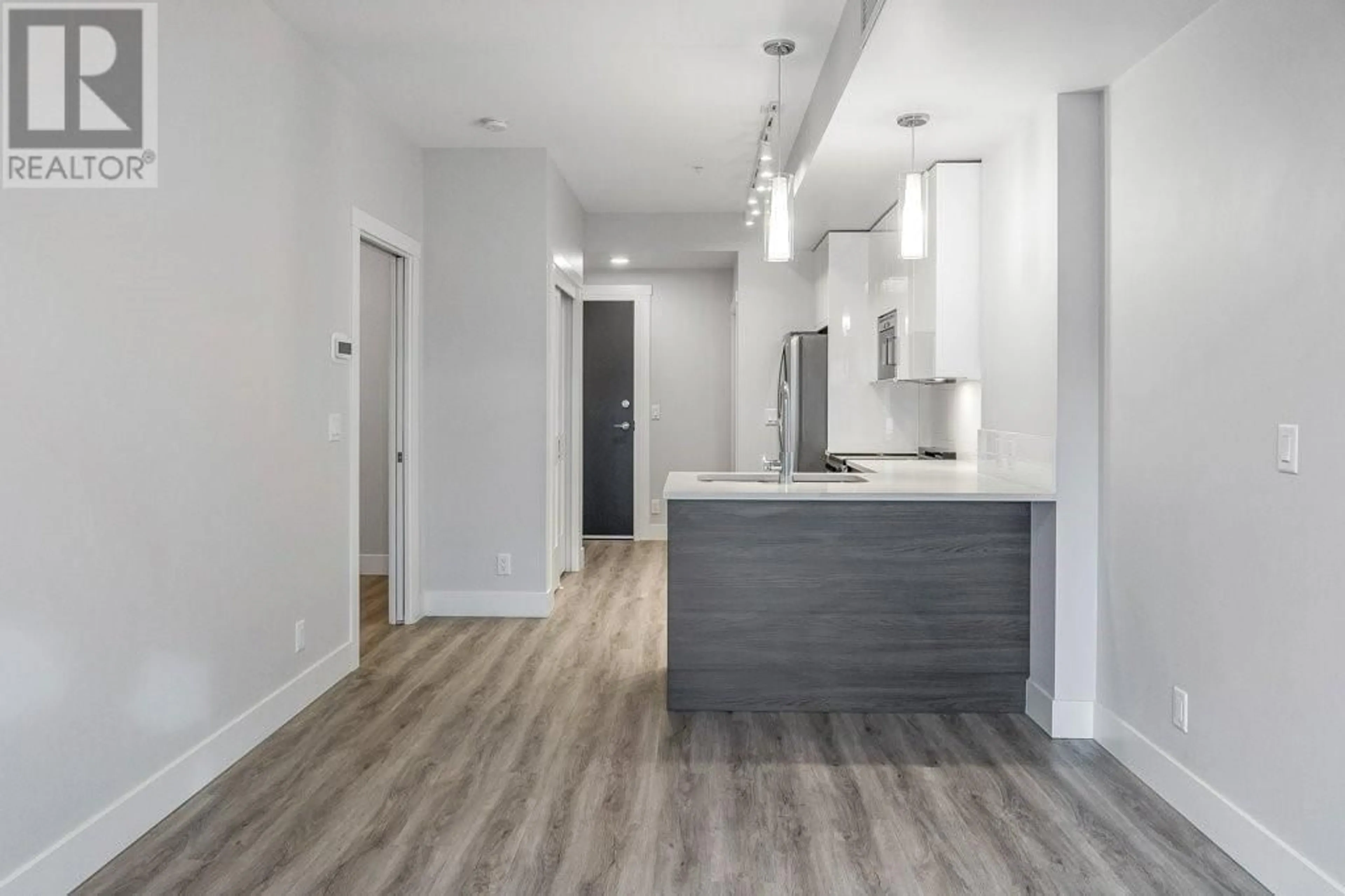 Open concept kitchen, wood/laminate floor for 515 - 191 HOLLYWOOD ROAD SOUTH, Kelowna British Columbia V1X0B9