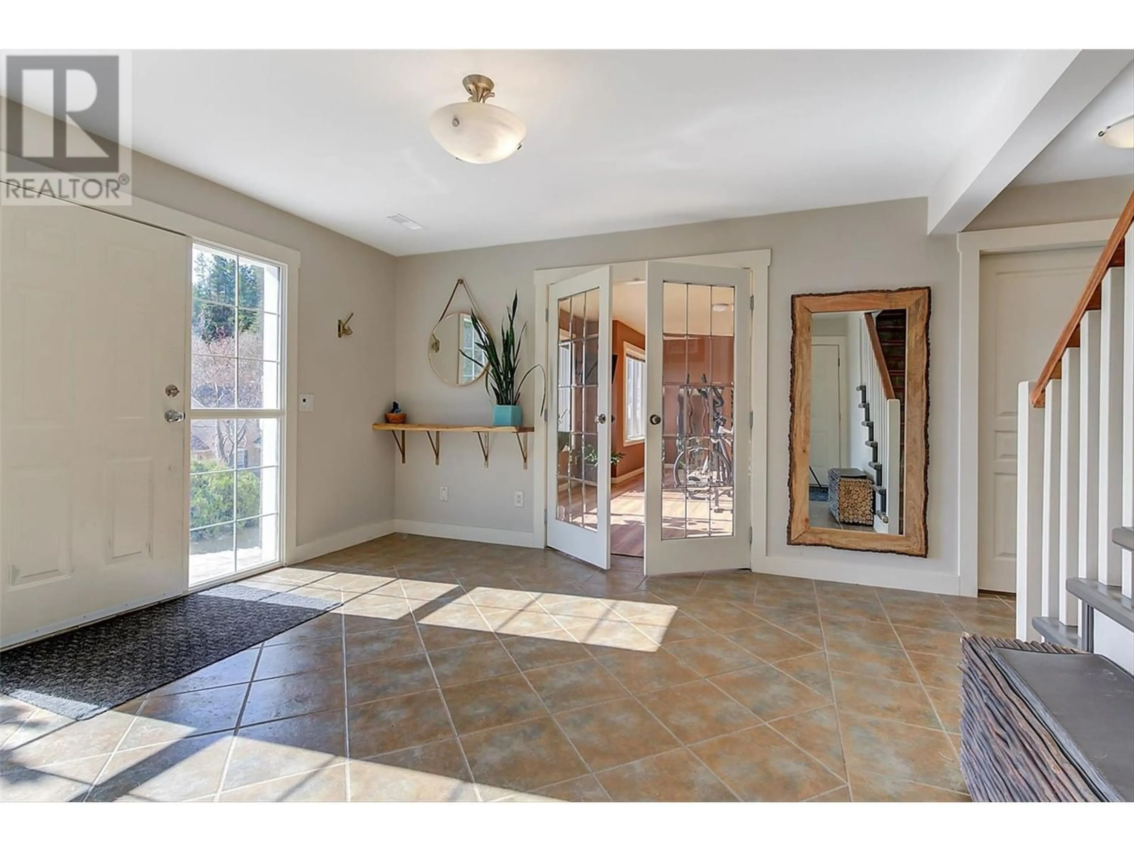 Indoor entryway for 3065 LAKEVIEW COVE ROAD, West Kelowna British Columbia V1Z3P6