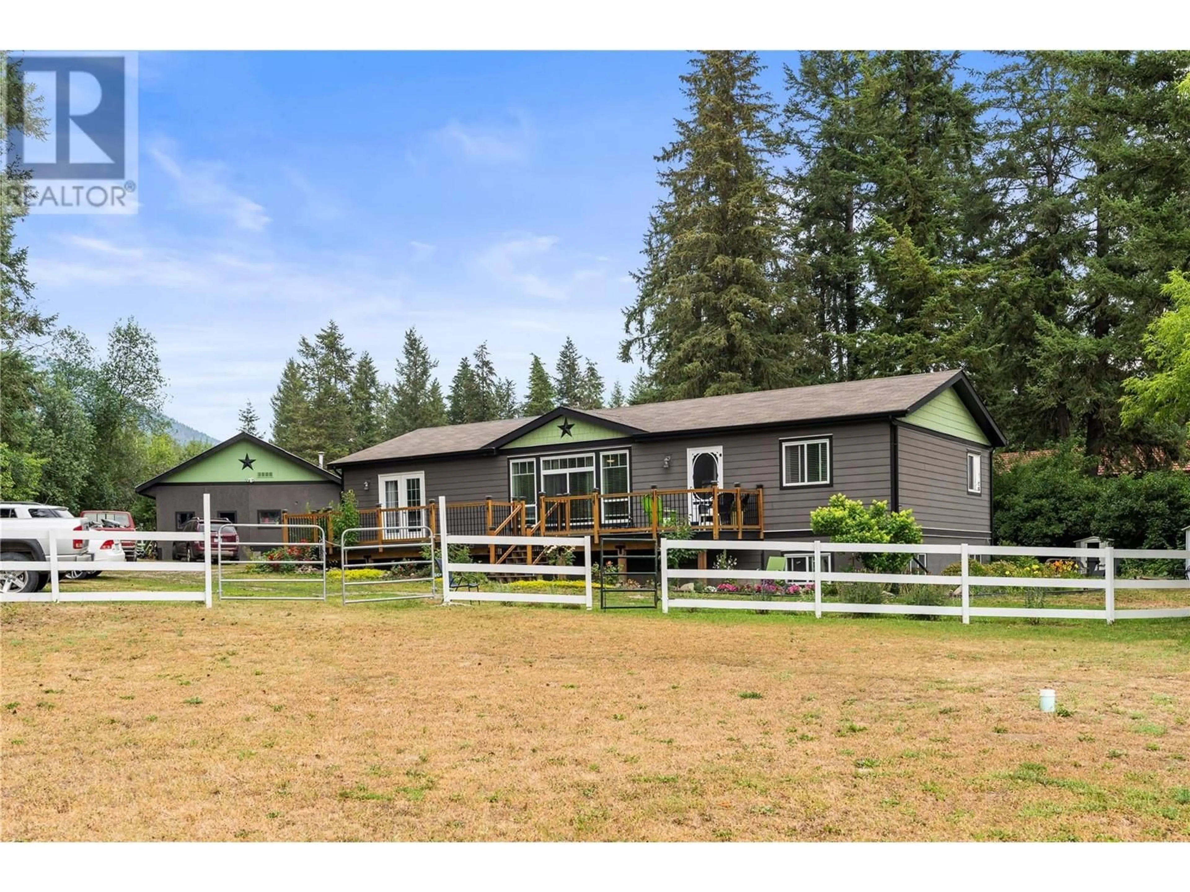 Home with vinyl exterior material, unknown for 272 LUMBY-MABEL LAKE ROAD, Lumby British Columbia V0E2G5