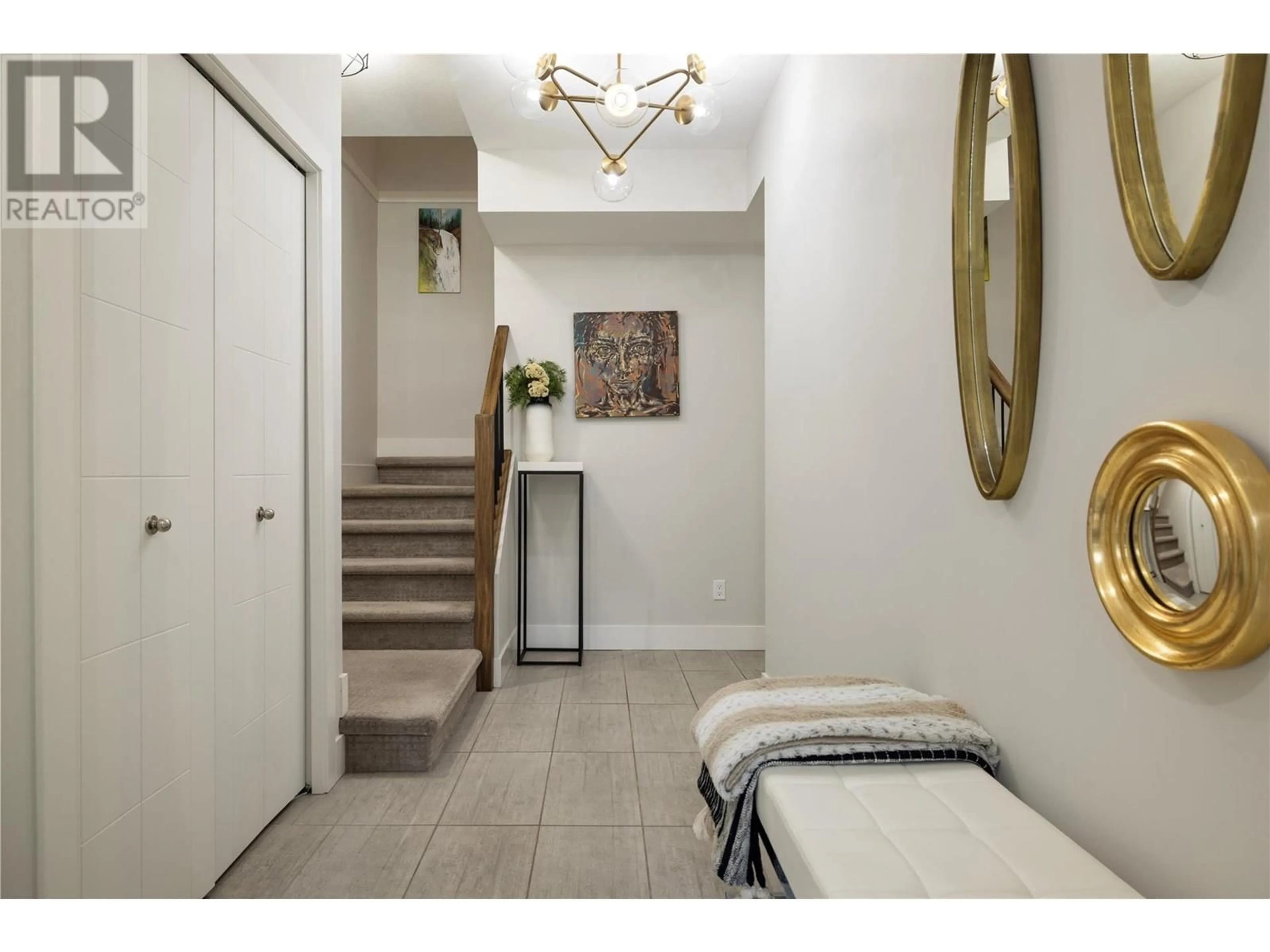 Indoor entryway for 11 - 900 MT IDA DRIVE, Vernon British Columbia V1B4G1
