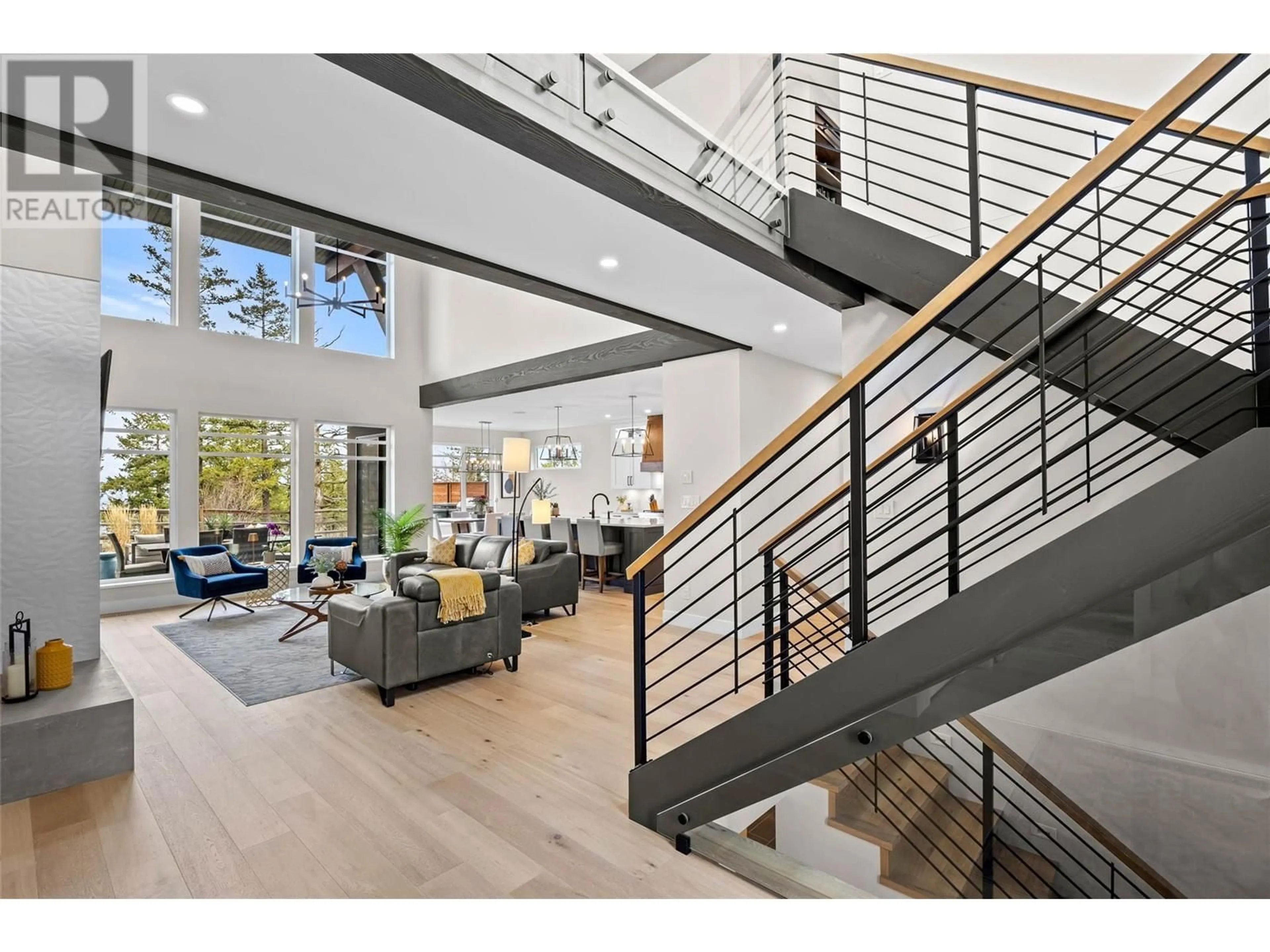 Indoor foyer for 1243 PRAIRIE ROSE DRIVE, Kamloops British Columbia V2E0C5