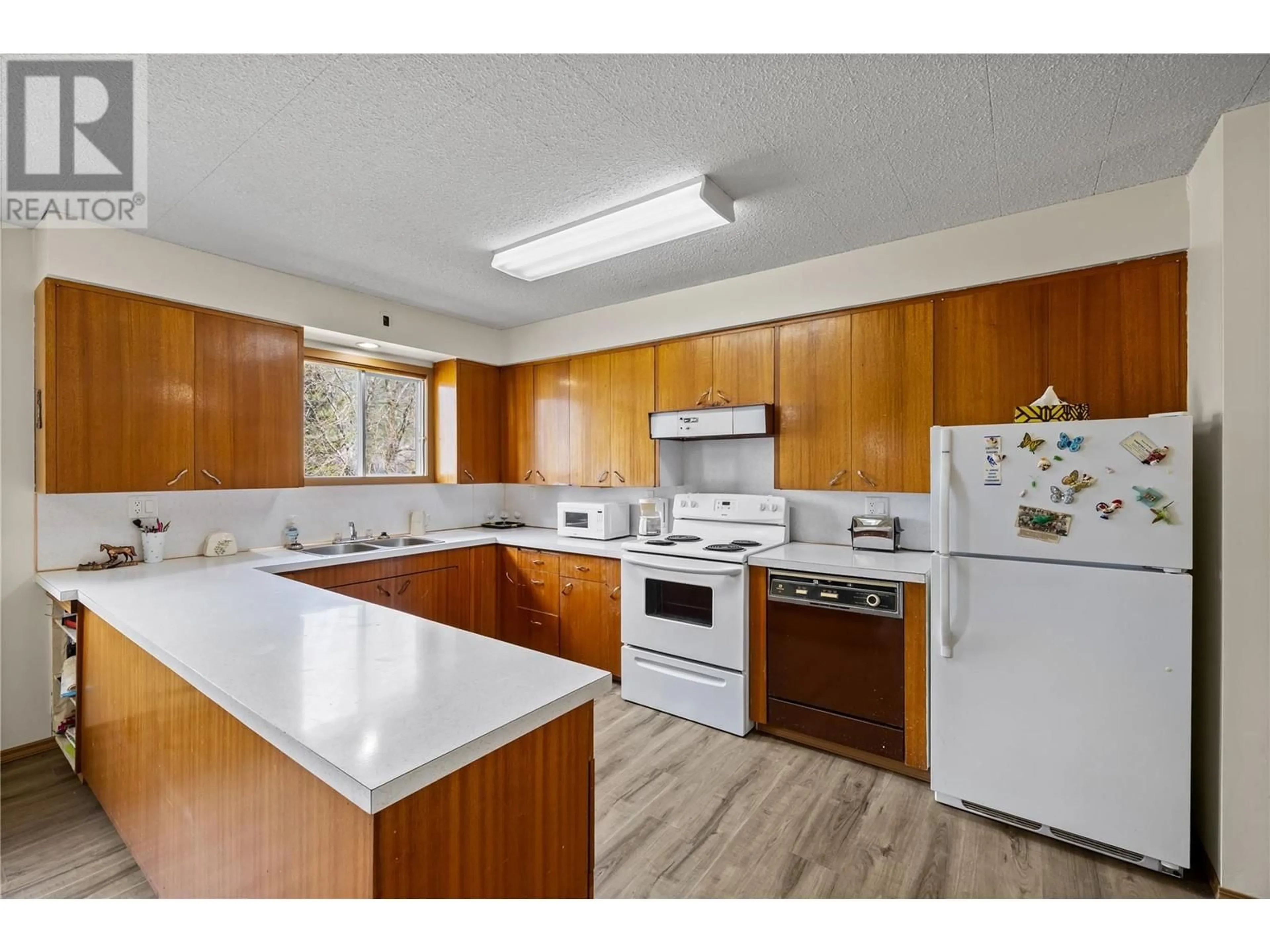 Standard kitchen, unknown for 1031 7TH  N AVENUE, Creston British Columbia V0B1G6