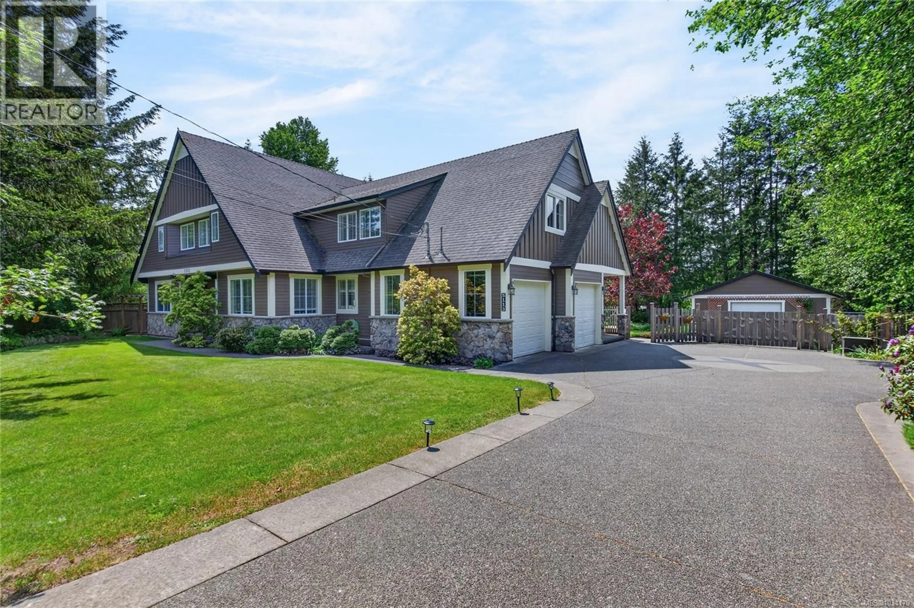 Home with vinyl exterior material, street for 5113 FREDERICK PLACE, Courtenay British Columbia V9J1S6