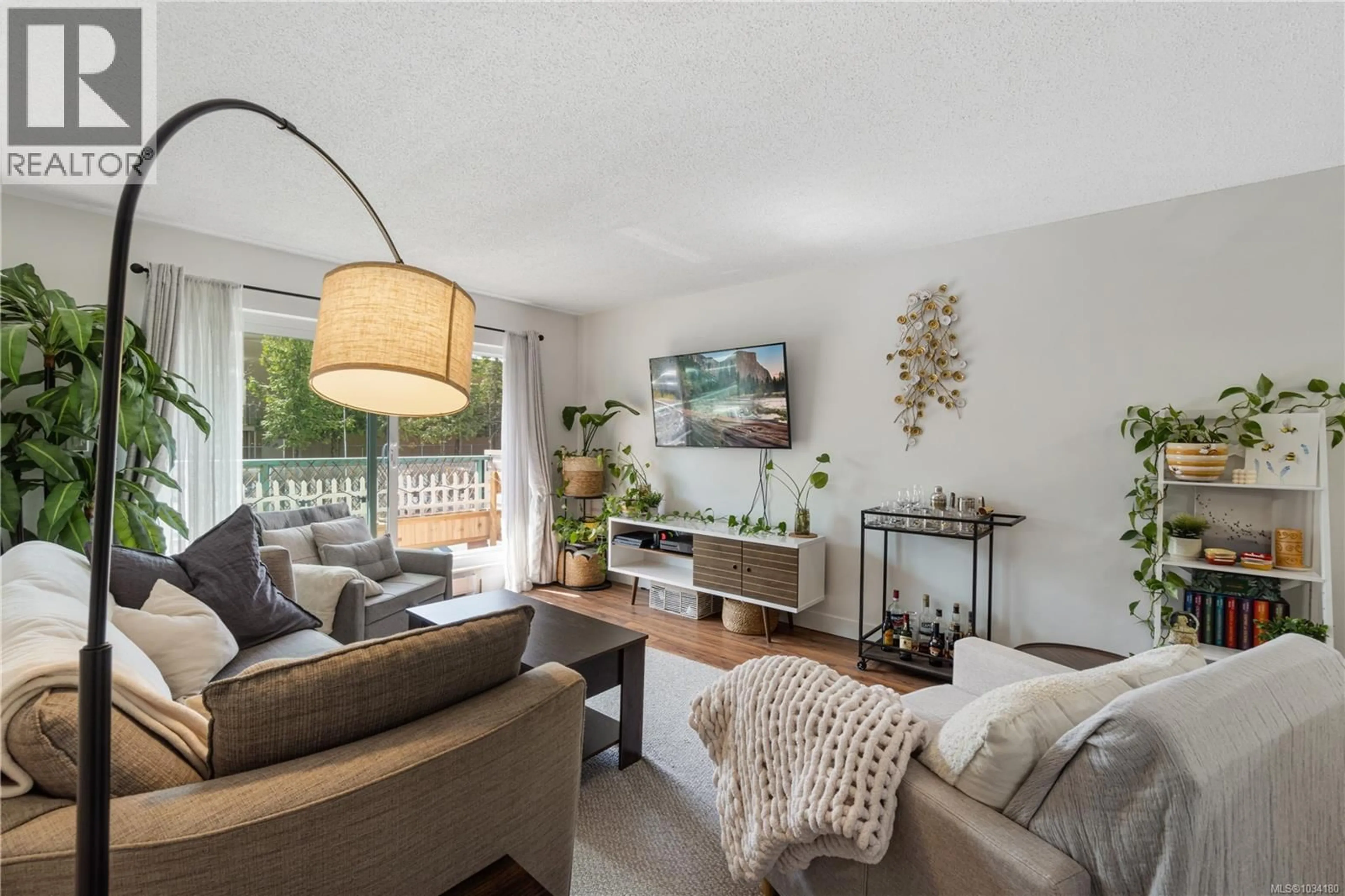 Living room with furniture, unknown for 222 - 6711 DOVER ROAD, Nanaimo British Columbia V9V1L9