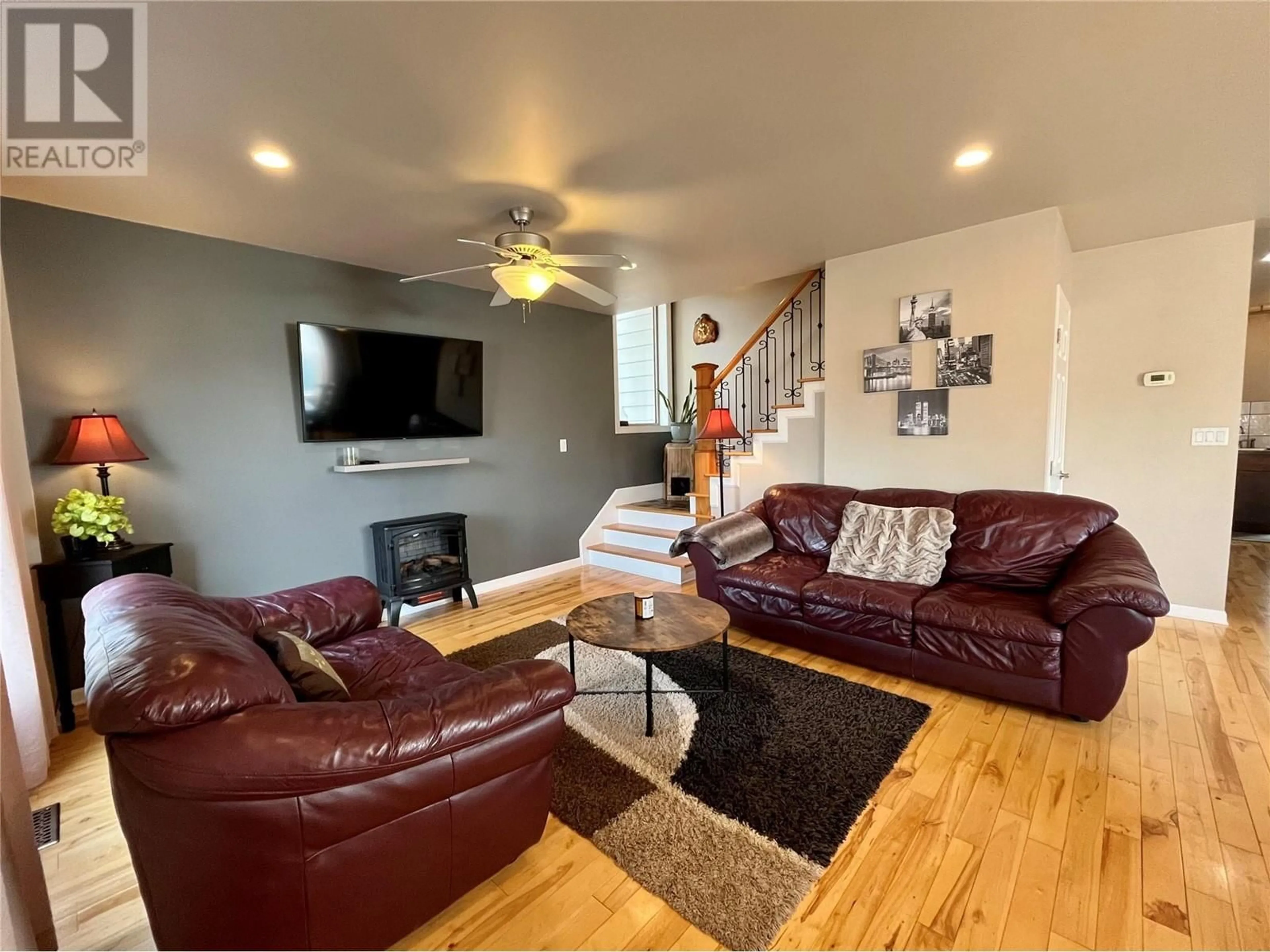 Living room with furniture, unknown for 113 NELSON AVENUE NORTH, Nakusp British Columbia V0G1R0