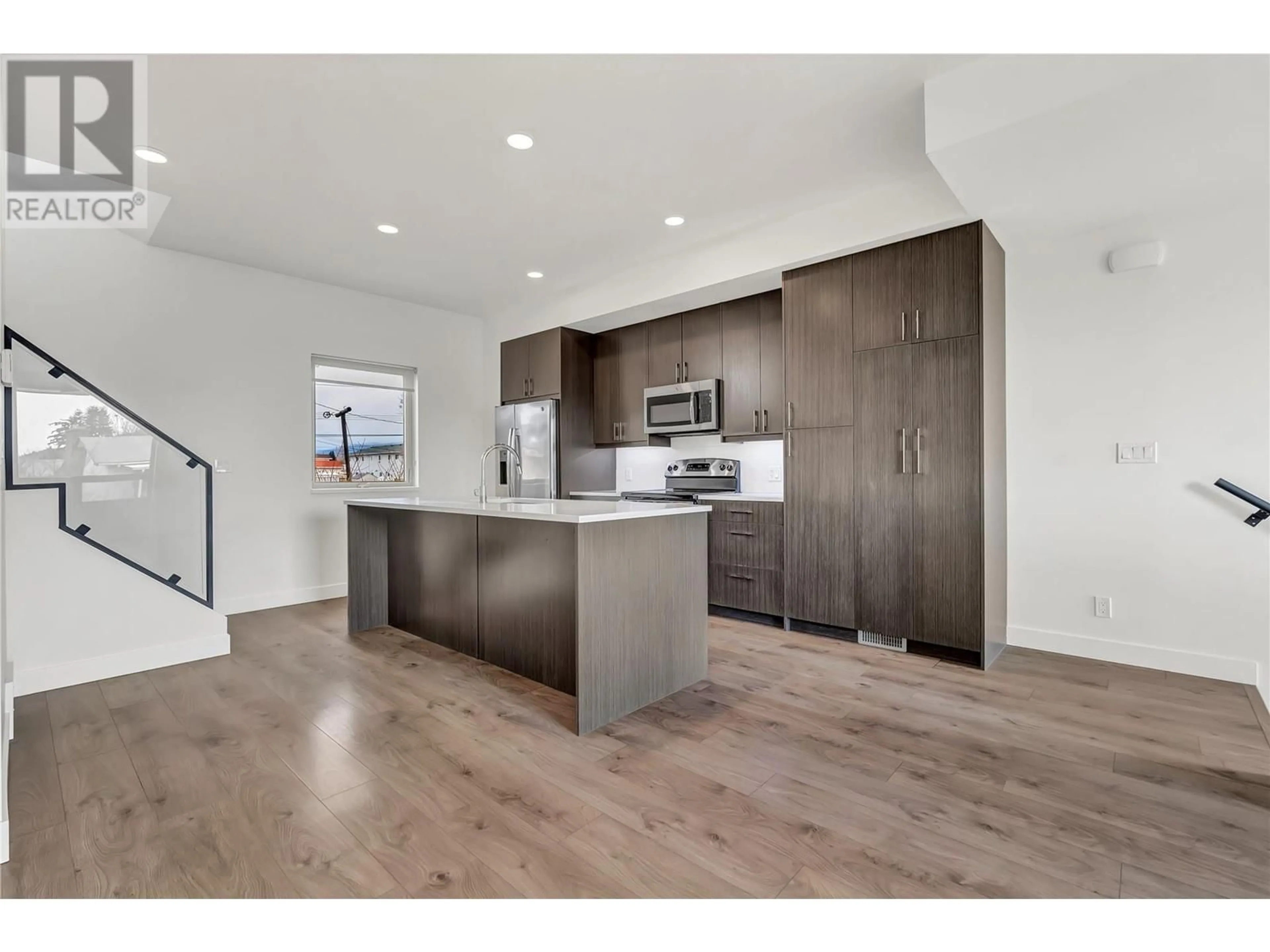 Open concept kitchen, wood/laminate floor for 105 - 2922 WILSON STREET, Penticton British Columbia V2A6H5