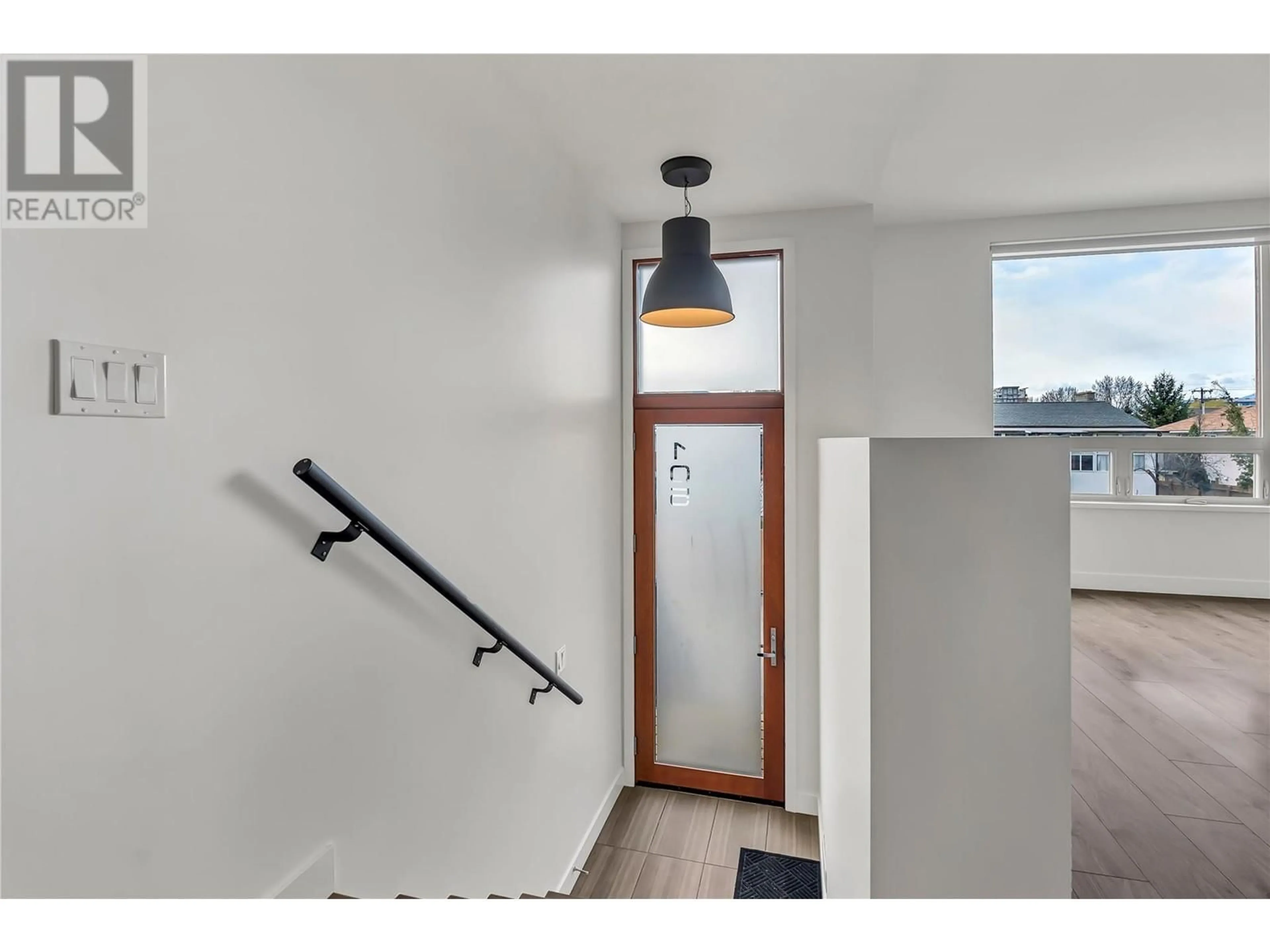 Indoor entryway for 105 - 2922 WILSON STREET, Penticton British Columbia V2A6H5