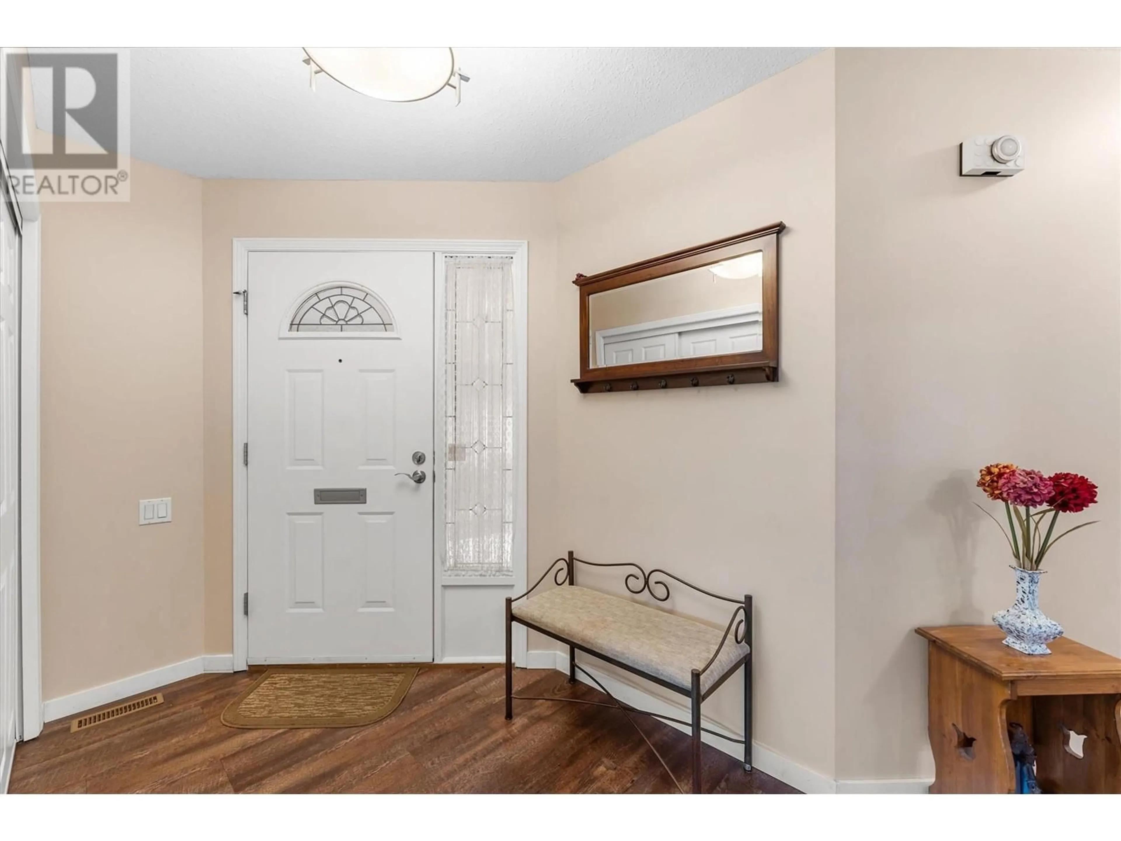 Indoor entryway for 9 - 3370 CASORSO ROAD, Kelowna British Columbia V1W3J2