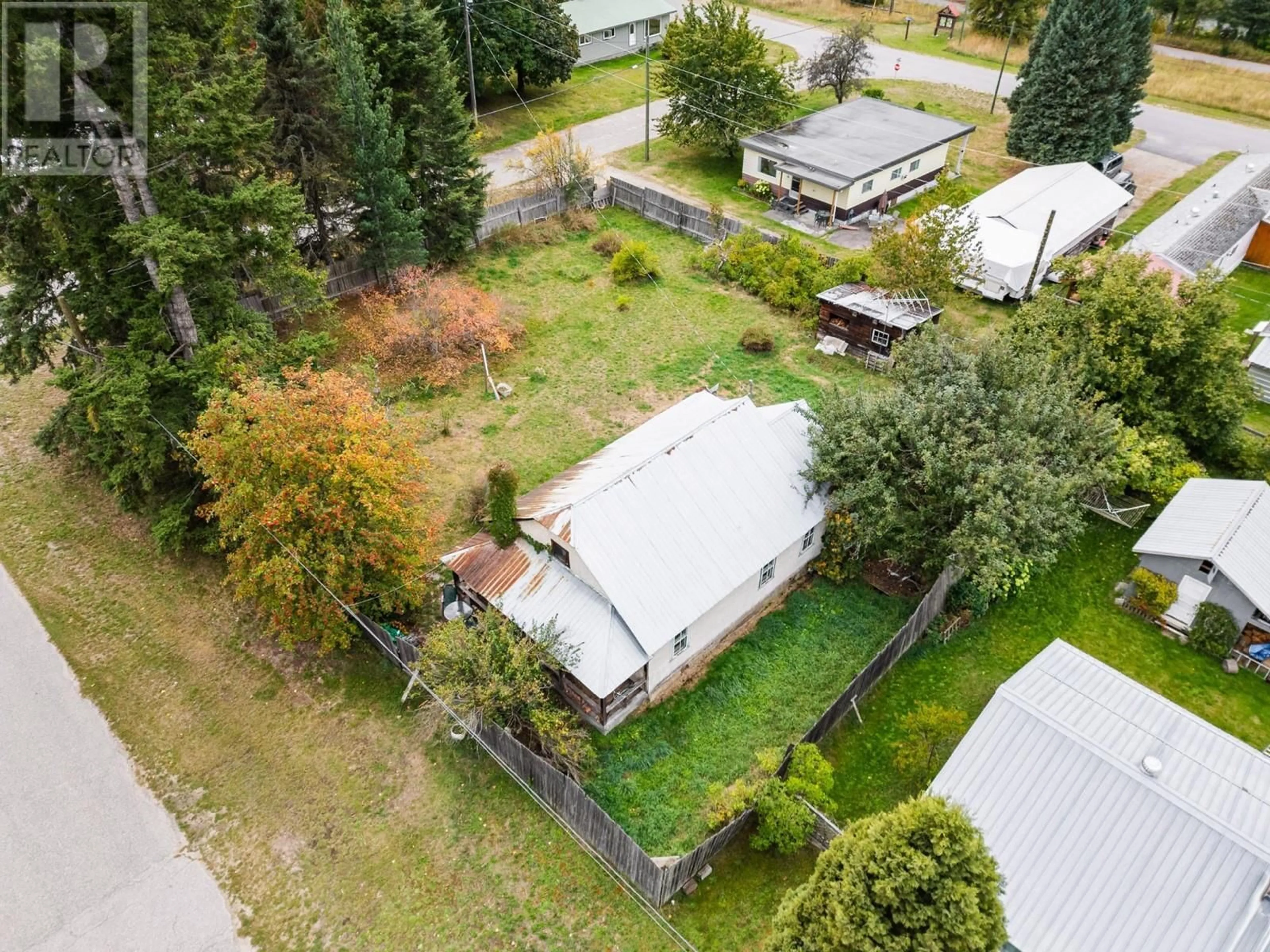 A pic from outside/outdoor area/front of a property/back of a property/a pic from drone, unknown for 713 ARTHUR STREET, Slocan British Columbia V0G2C0