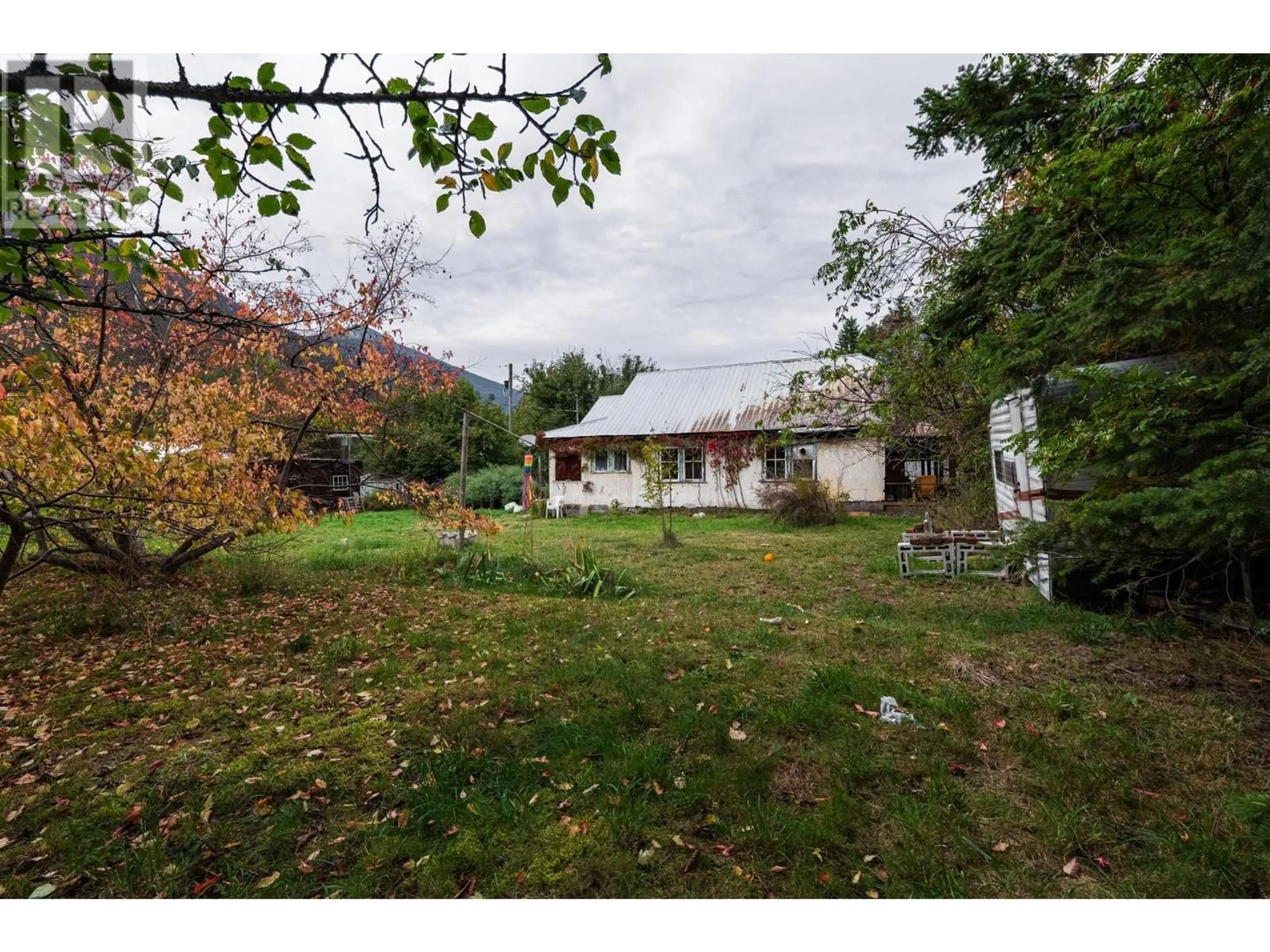 A pic from outside/outdoor area/front of a property/back of a property/a pic from drone, unknown for 713 ARTHUR STREET, Slocan British Columbia V0G2C0