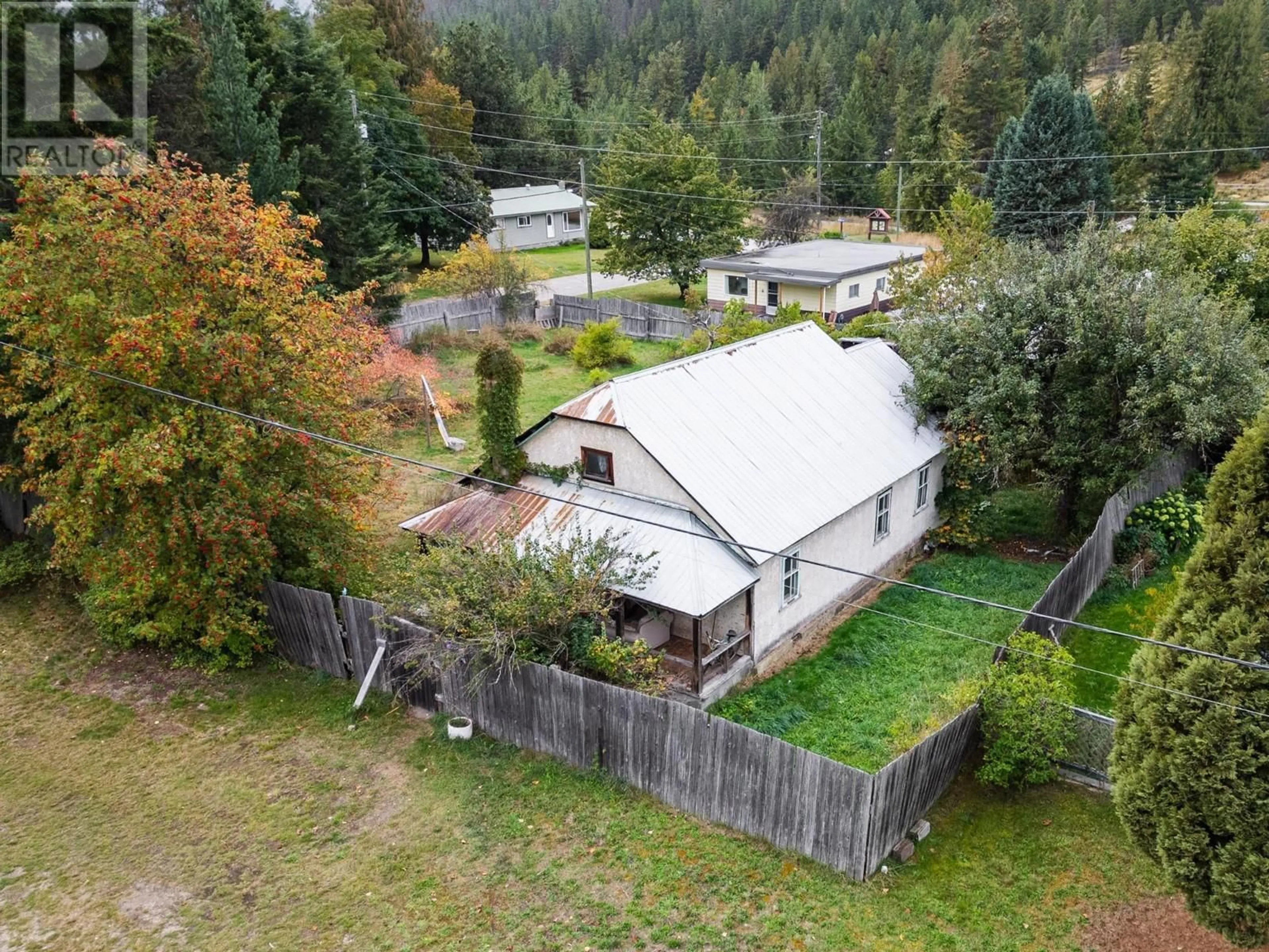 A pic from outside/outdoor area/front of a property/back of a property/a pic from drone, forest/trees view for 713 ARTHUR STREET, Slocan British Columbia V0G2C0