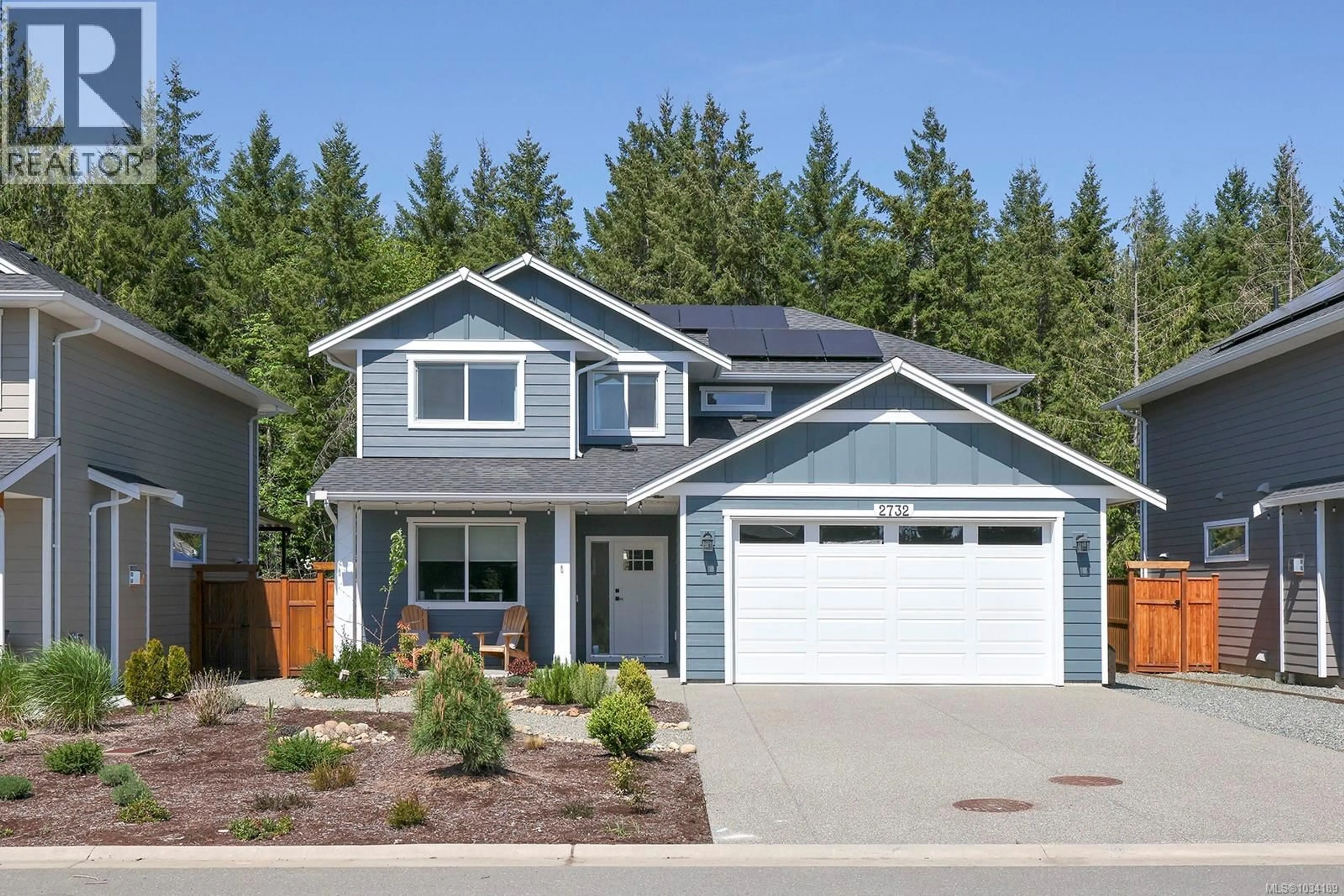 Home with vinyl exterior material, street for 2732 MAPLE STREET, Cumberland British Columbia V0R1S0