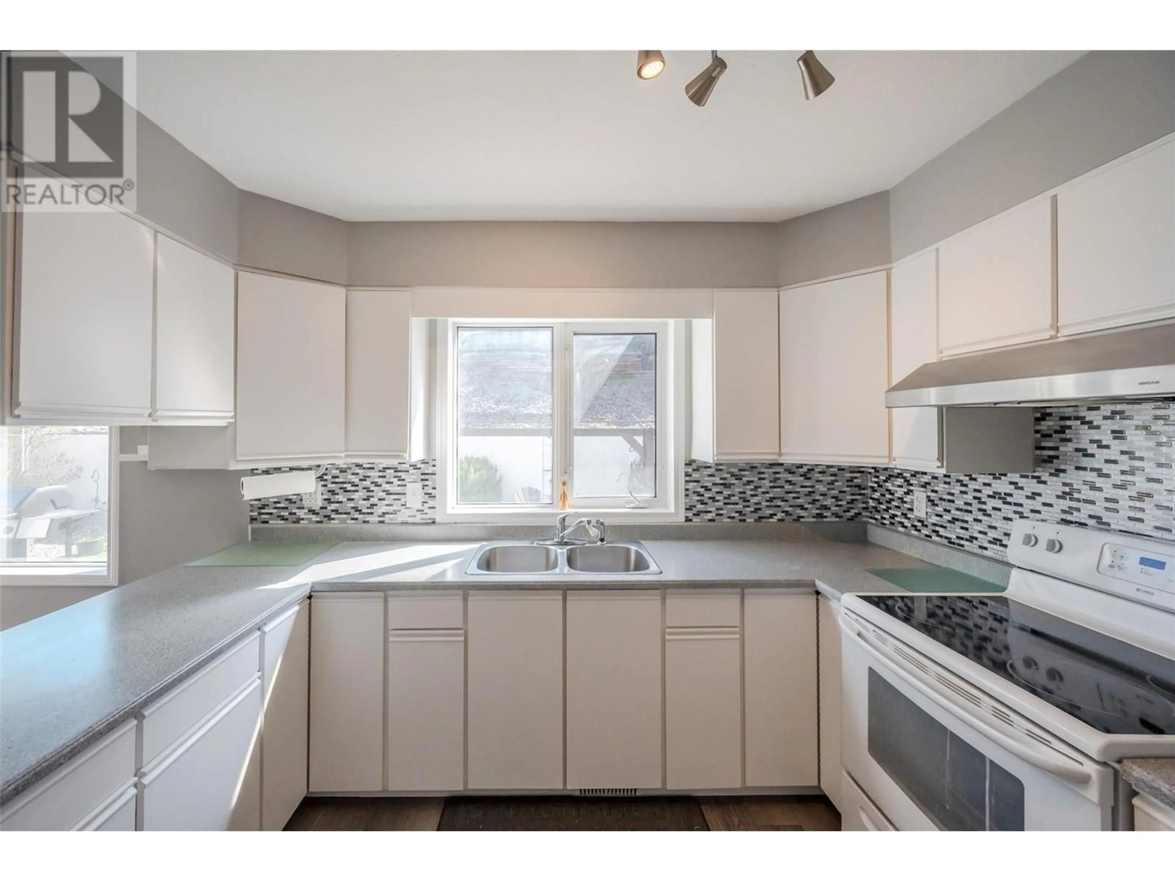 Standard kitchen, unknown for 6753 MEADOWS DRIVE, Oliver British Columbia V0H1T4
