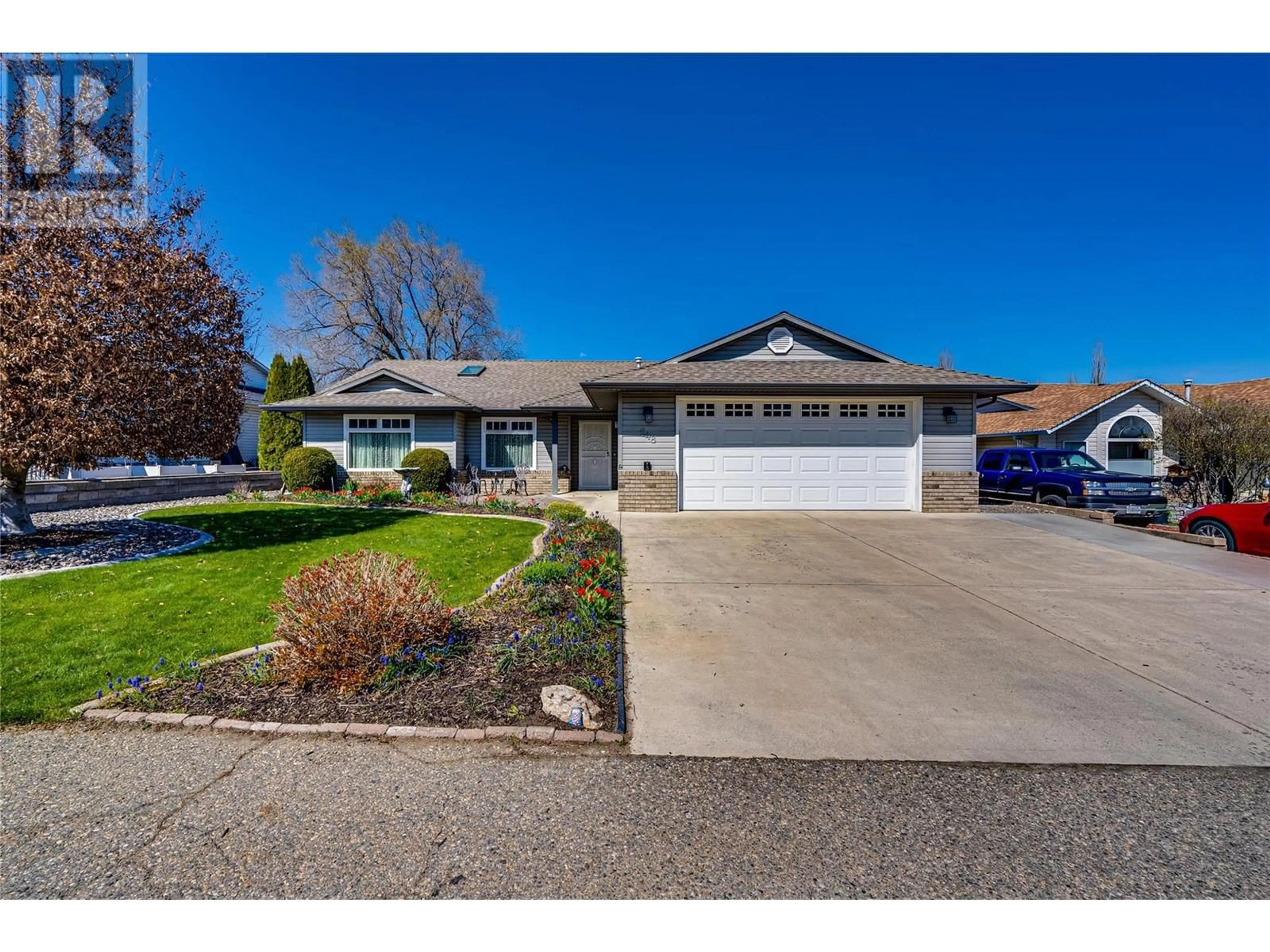 A pic from outside/outdoor area/front of a property/back of a property/a pic from drone, street for 648 6TH AVENUE, Vernon British Columbia V1H1Z1