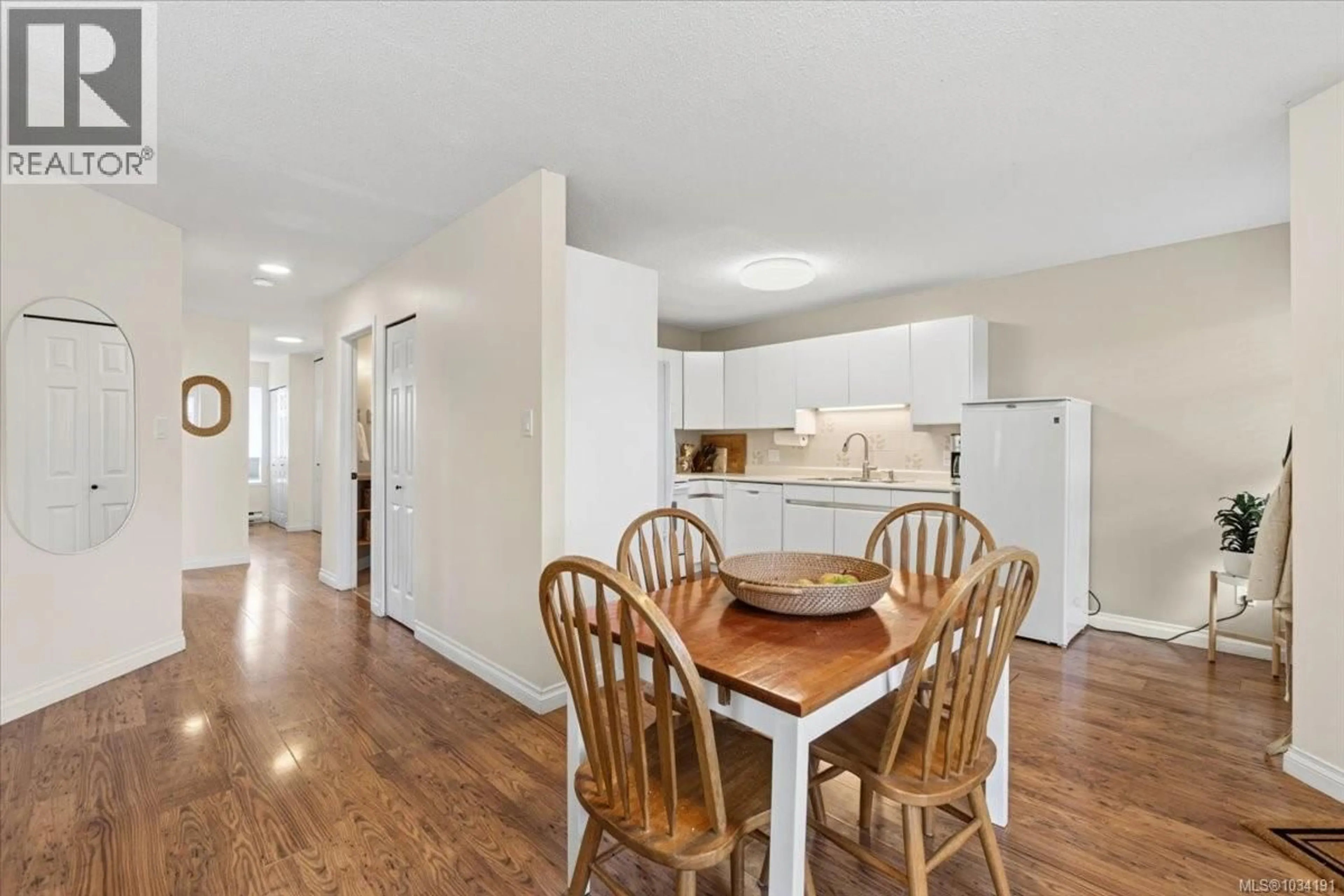 Standard kitchen, wood/laminate floor for 2 - 3048 ROSS ROAD, Nanaimo British Columbia V9T3Z1