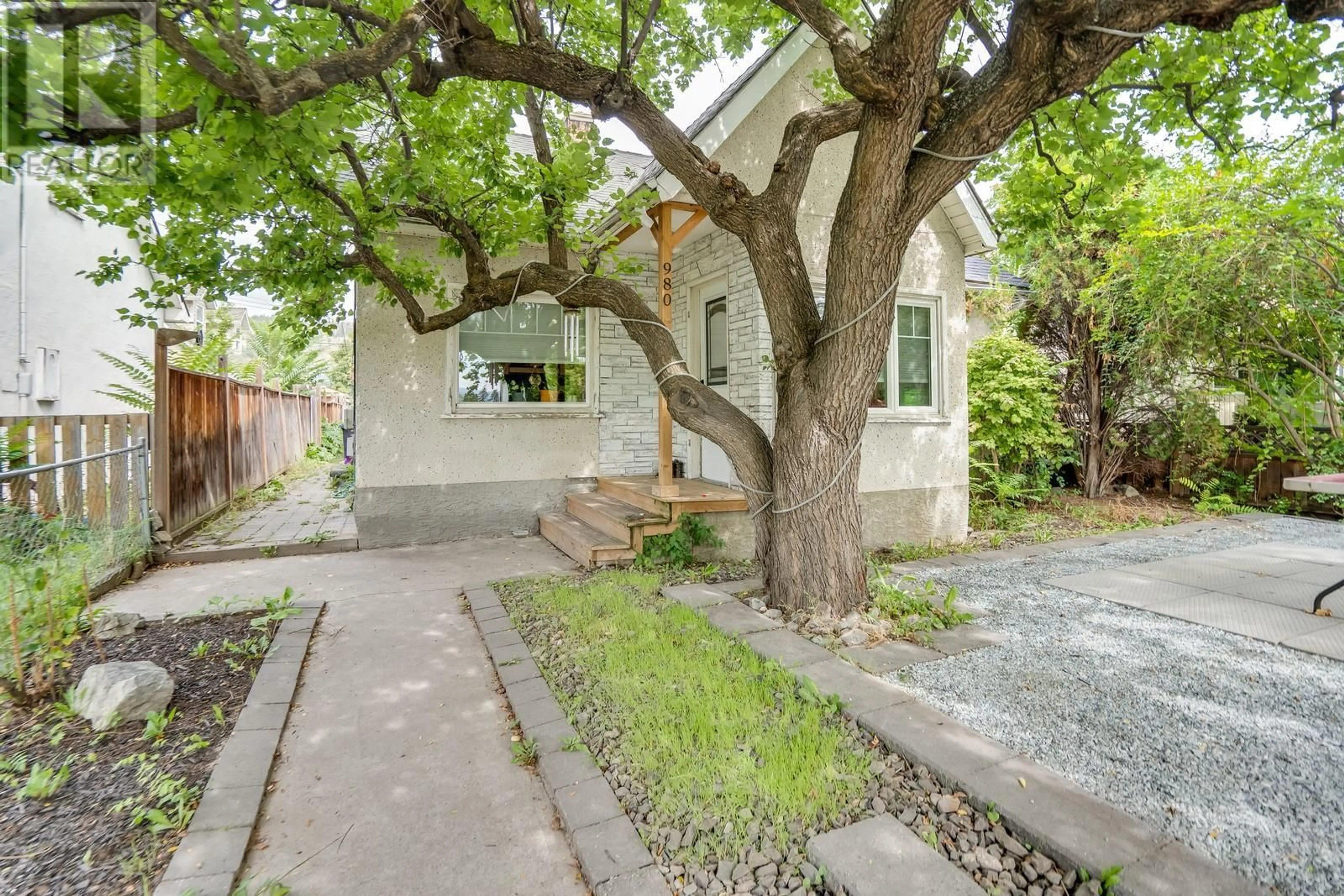 Patio, street for 980 CORONATION AVENUE, Kelowna British Columbia V1Y7A5