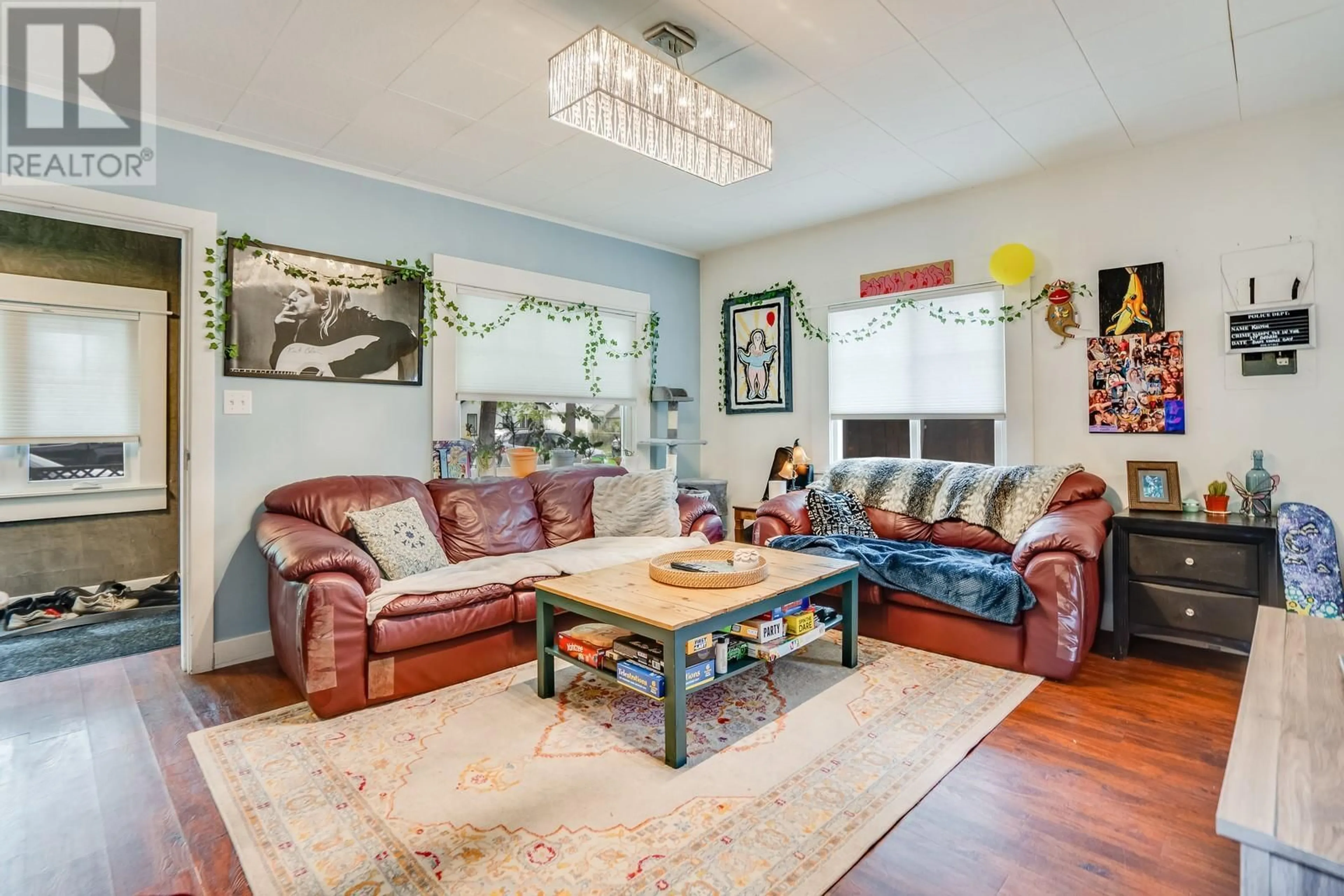 Living room with furniture, unknown for 980 CORONATION AVENUE, Kelowna British Columbia V1Y7A5