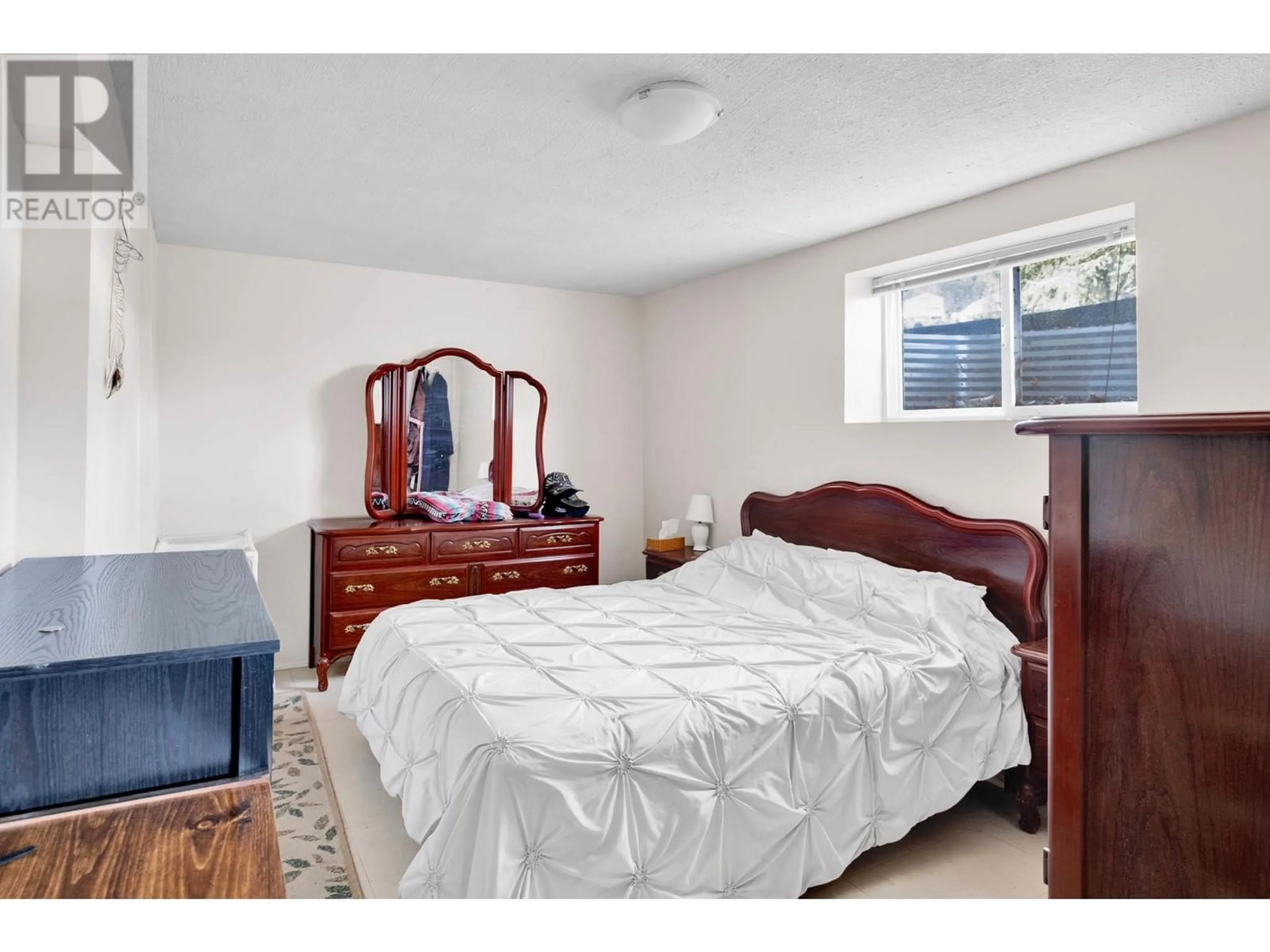 Bedroom with bed, unknown for 5028 ELLIOTT AVENUE, Peachland British Columbia V0H1X8