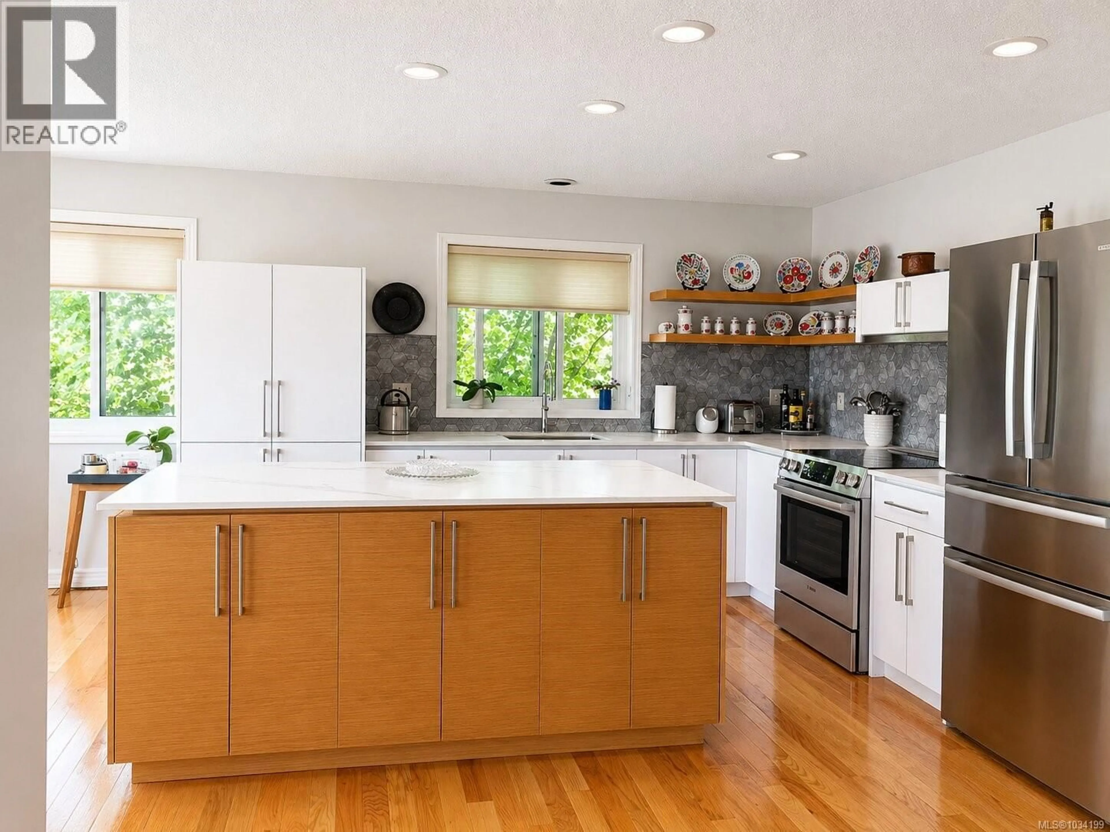 Contemporary kitchen, wood/laminate floor for 6058 CHRISTOPHER ROAD, Nanaimo British Columbia V9V1C4