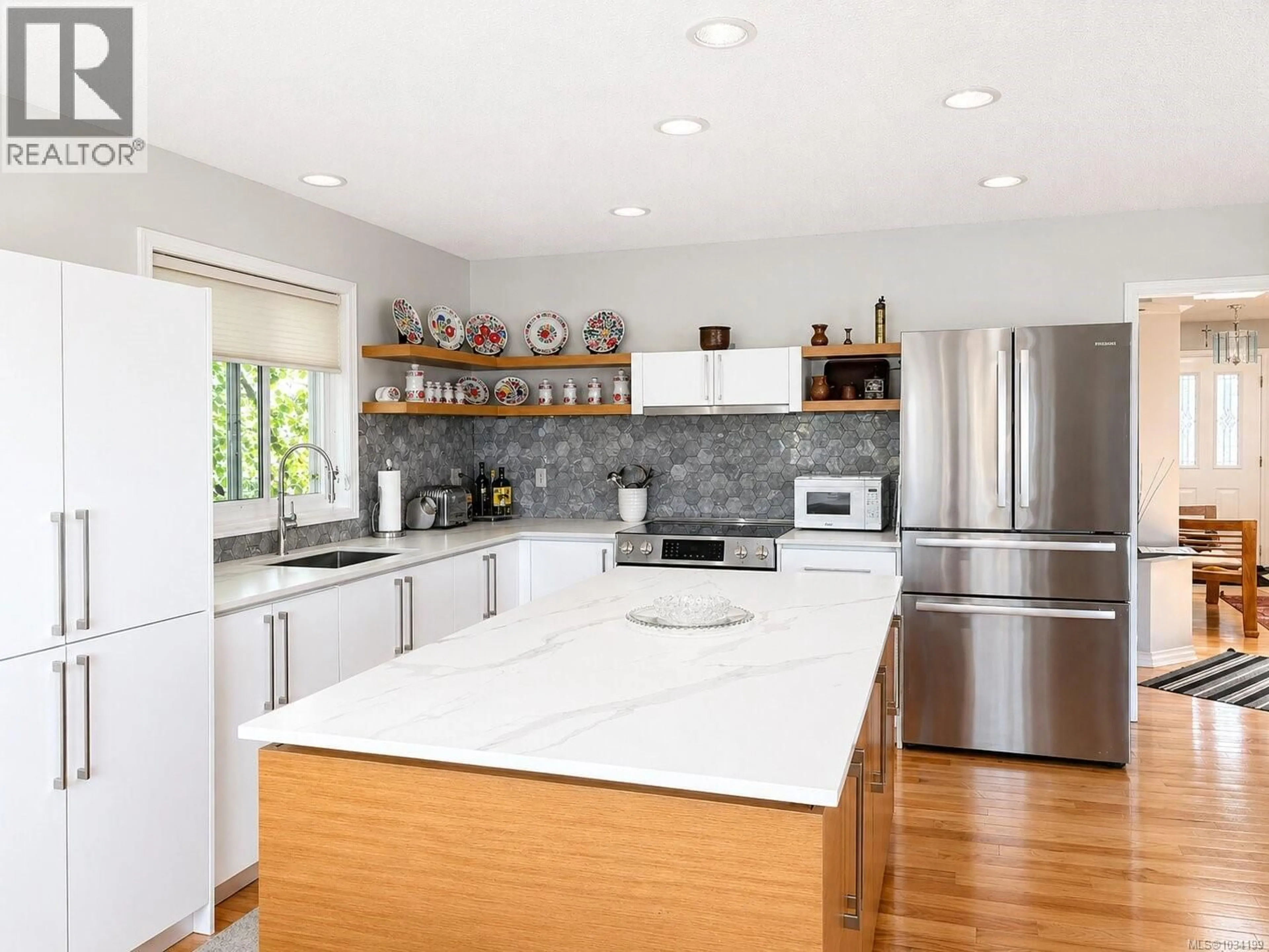 Contemporary kitchen, ceramic/tile floor for 6058 CHRISTOPHER ROAD, Nanaimo British Columbia V9V1C4