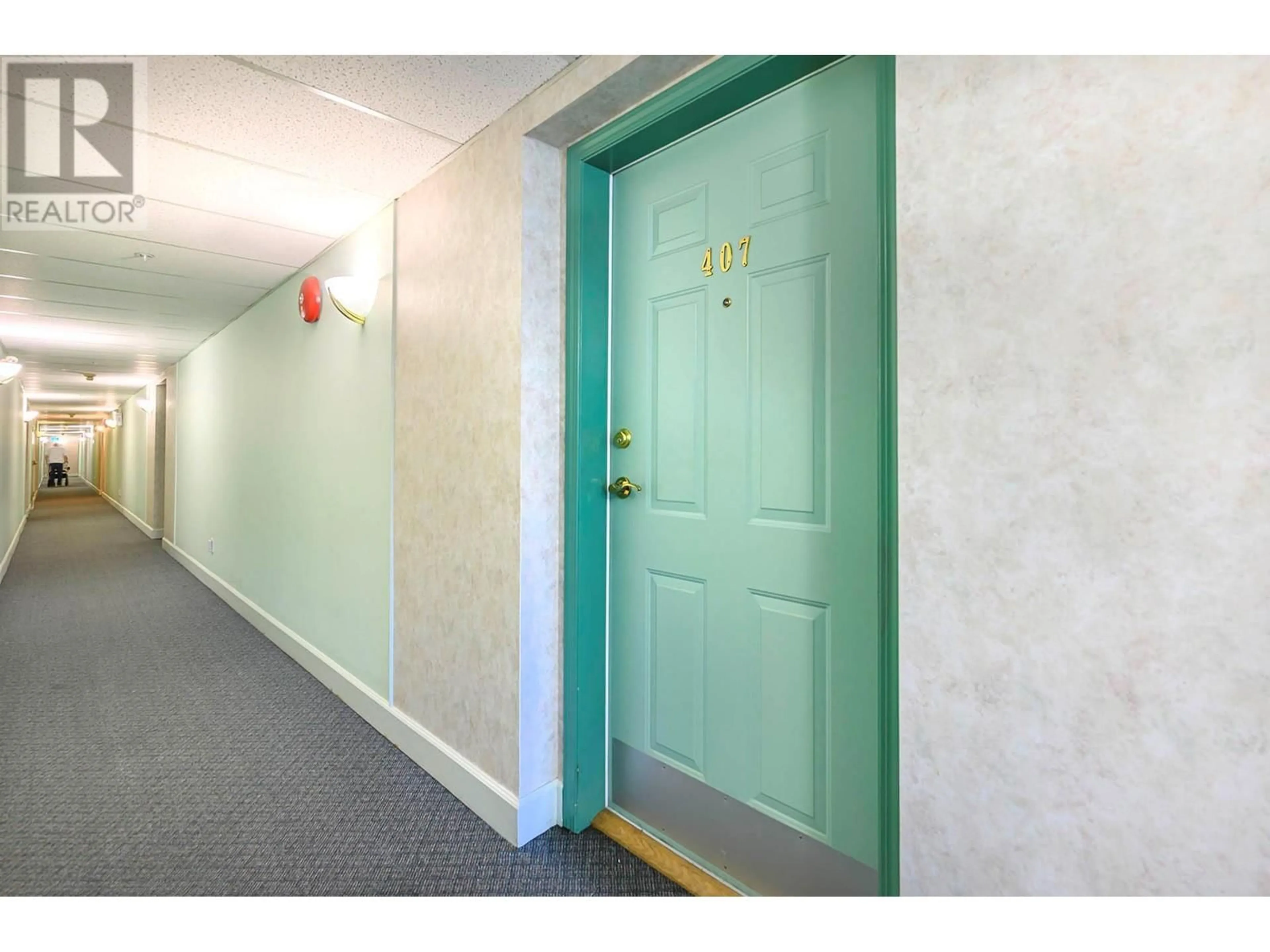 Indoor foyer for 407 - 860 NICOLANI DRIVE, Kamloops British Columbia V2B5B3