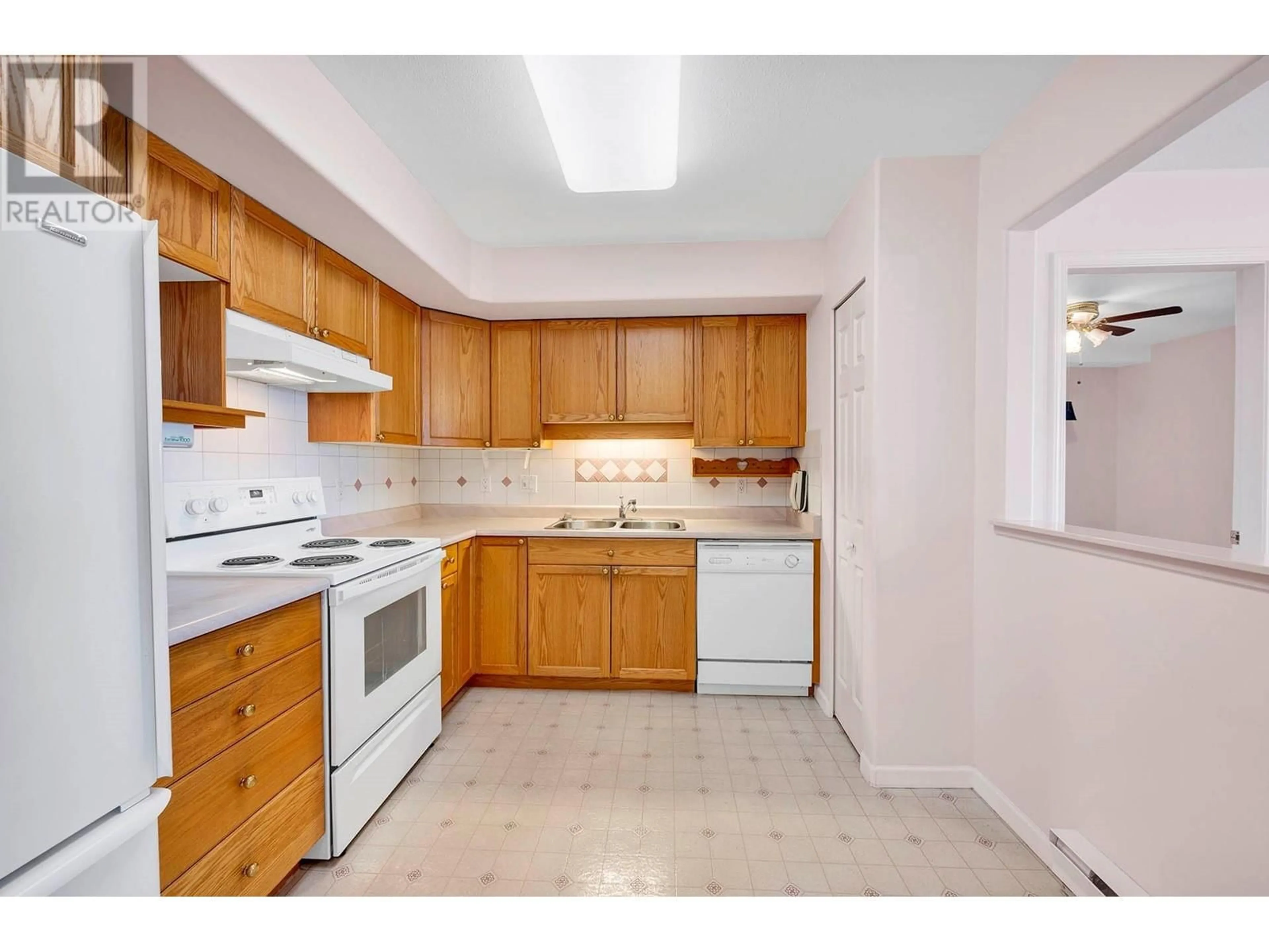 Standard kitchen, unknown for 407 - 860 NICOLANI DRIVE, Kamloops British Columbia V2B5B3