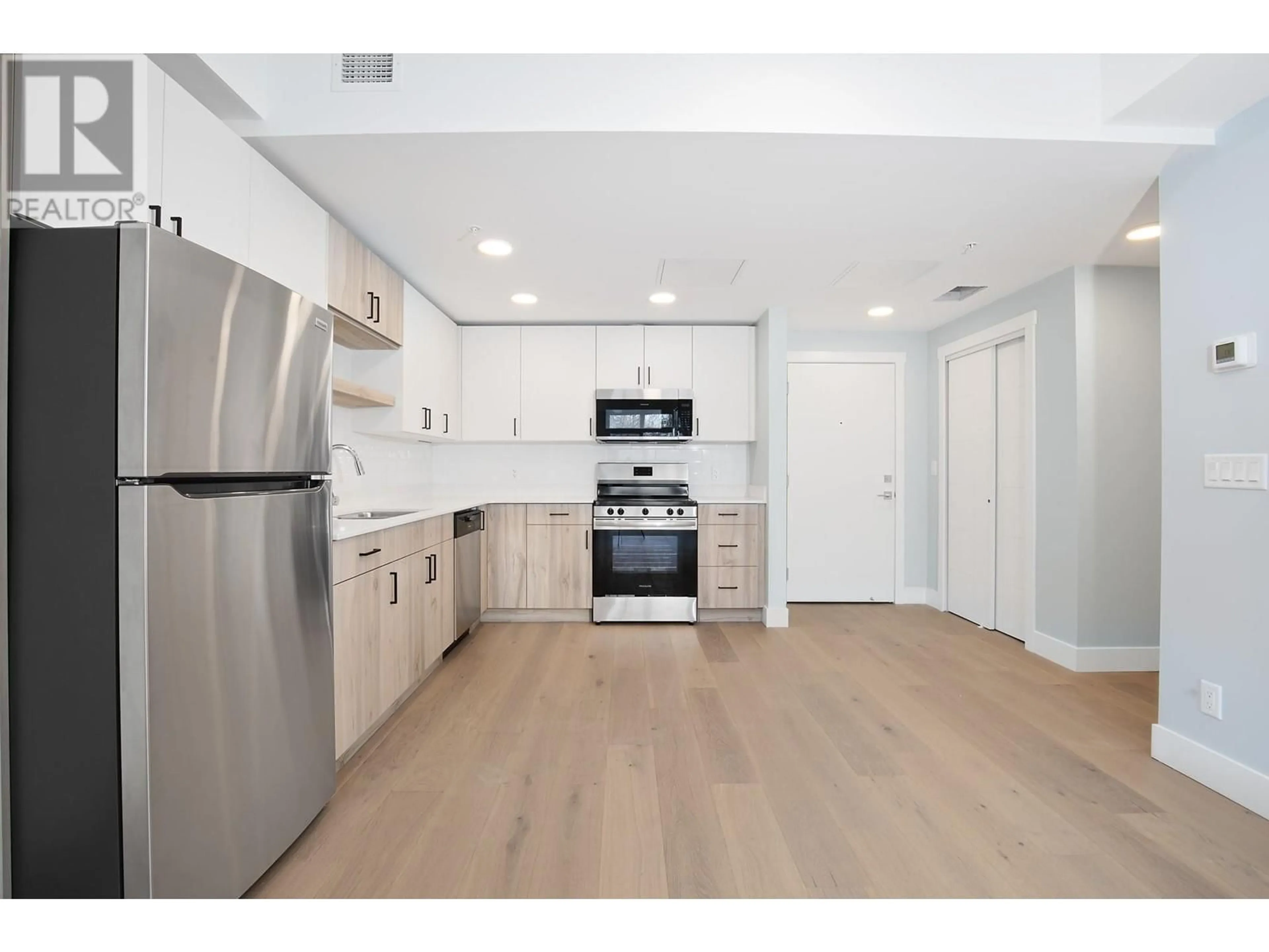 Open concept kitchen, wood/laminate floor for 207 - 215 ROYAL AVENUE, Kamloops British Columbia V2B8J7