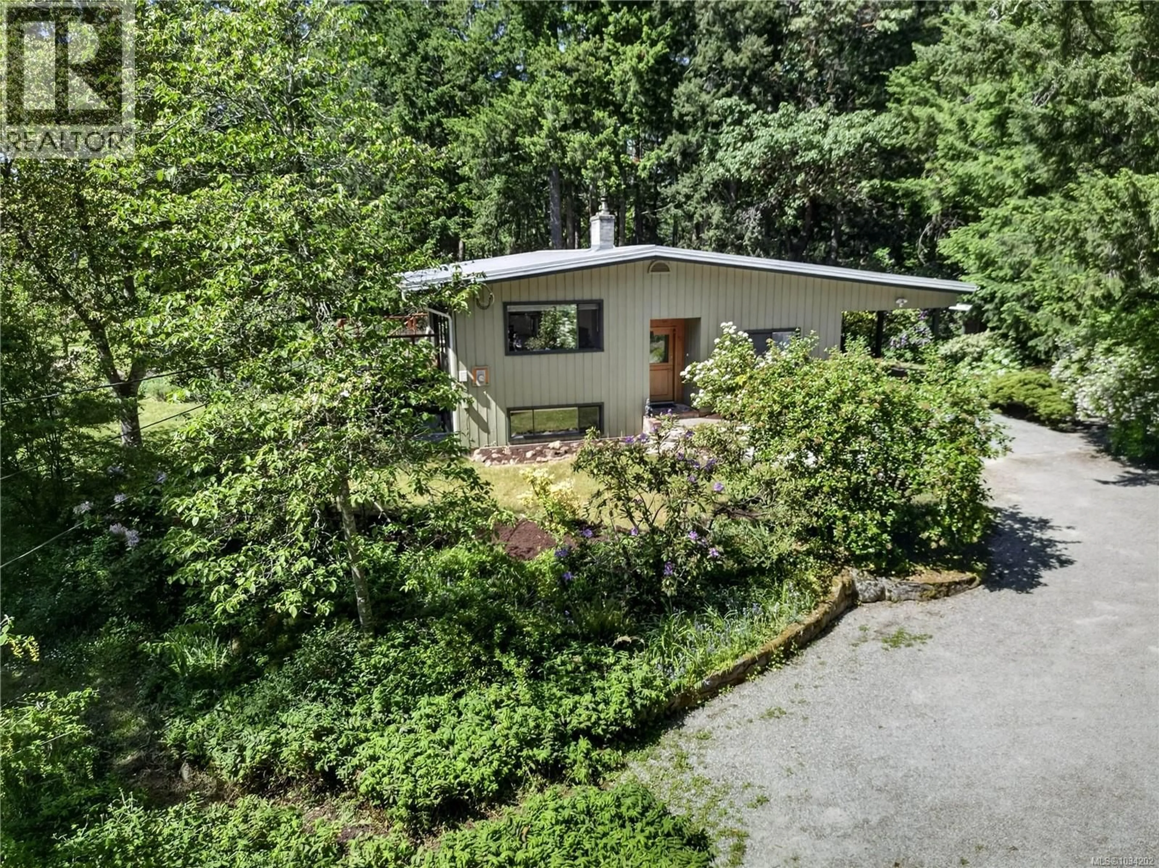 A pic from outside/outdoor area/front of a property/back of a property/a pic from drone, unknown for 296 WOODLAND DRIVE, Salt Spring British Columbia V8K1J6