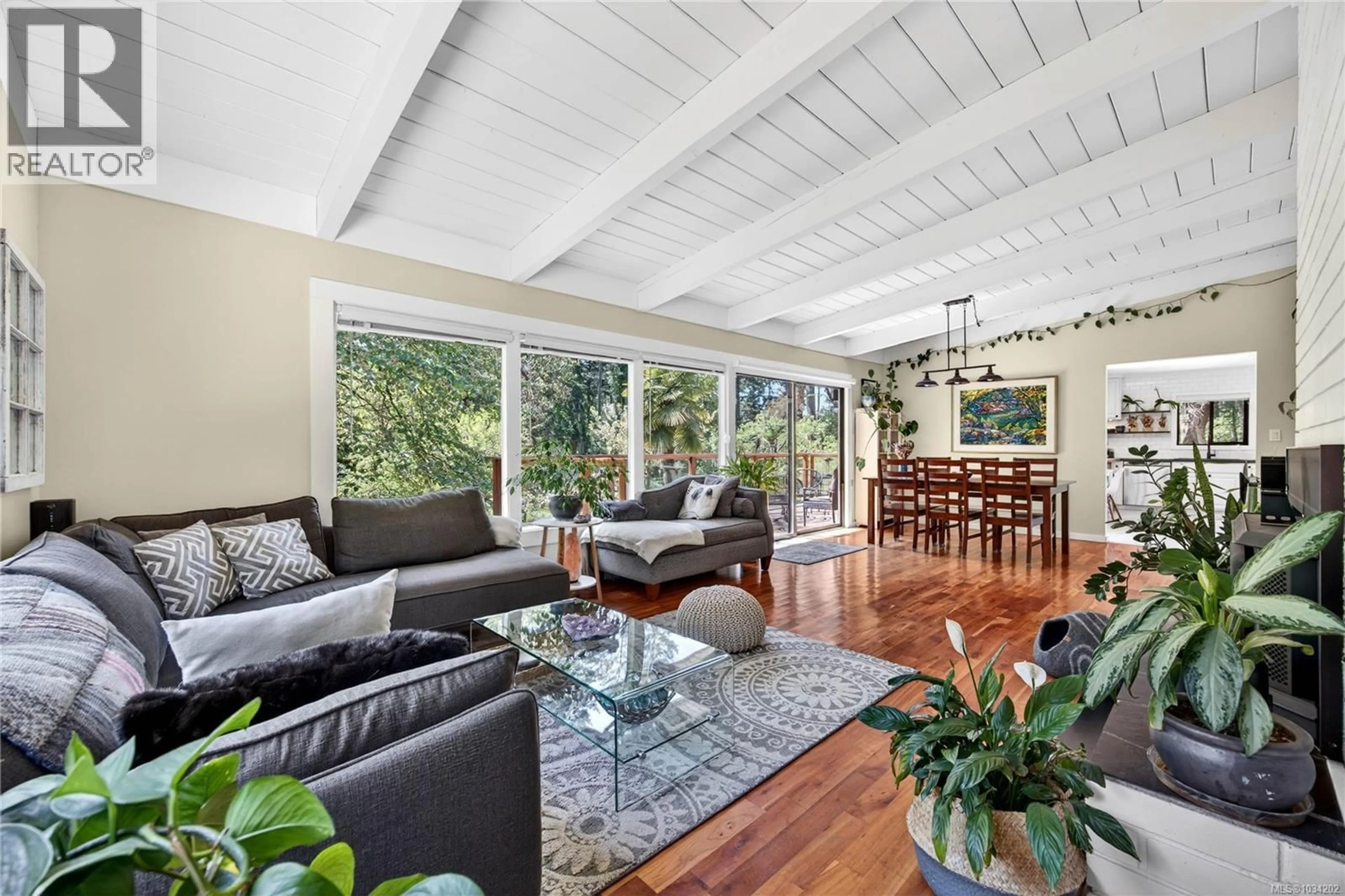 Living room with furniture, unknown for 296 WOODLAND DRIVE, Salt Spring British Columbia V8K1J6