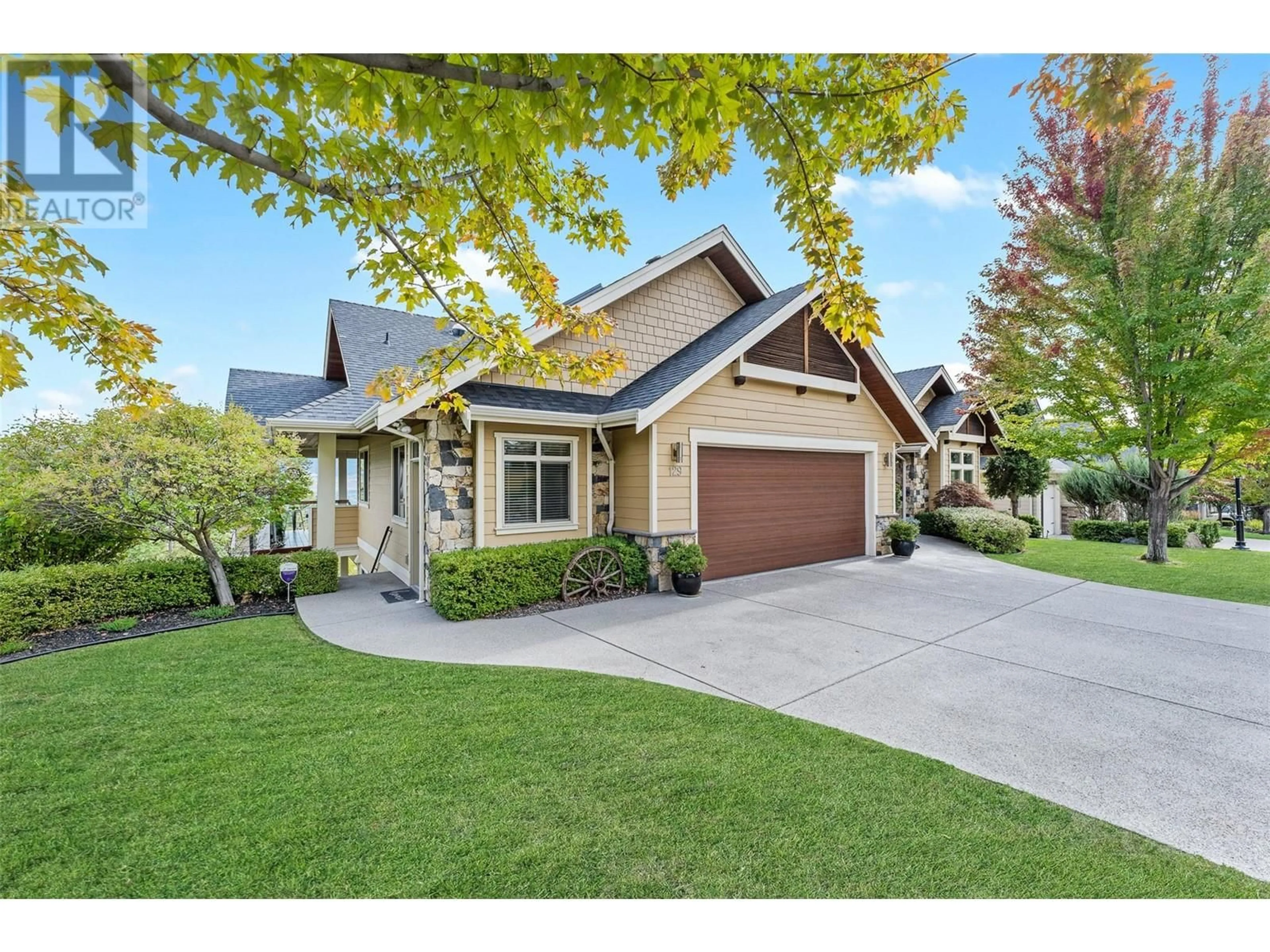 Home with vinyl exterior material, street for 129 LEDGE ROCK COURT, Kelowna British Columbia V1V3A2
